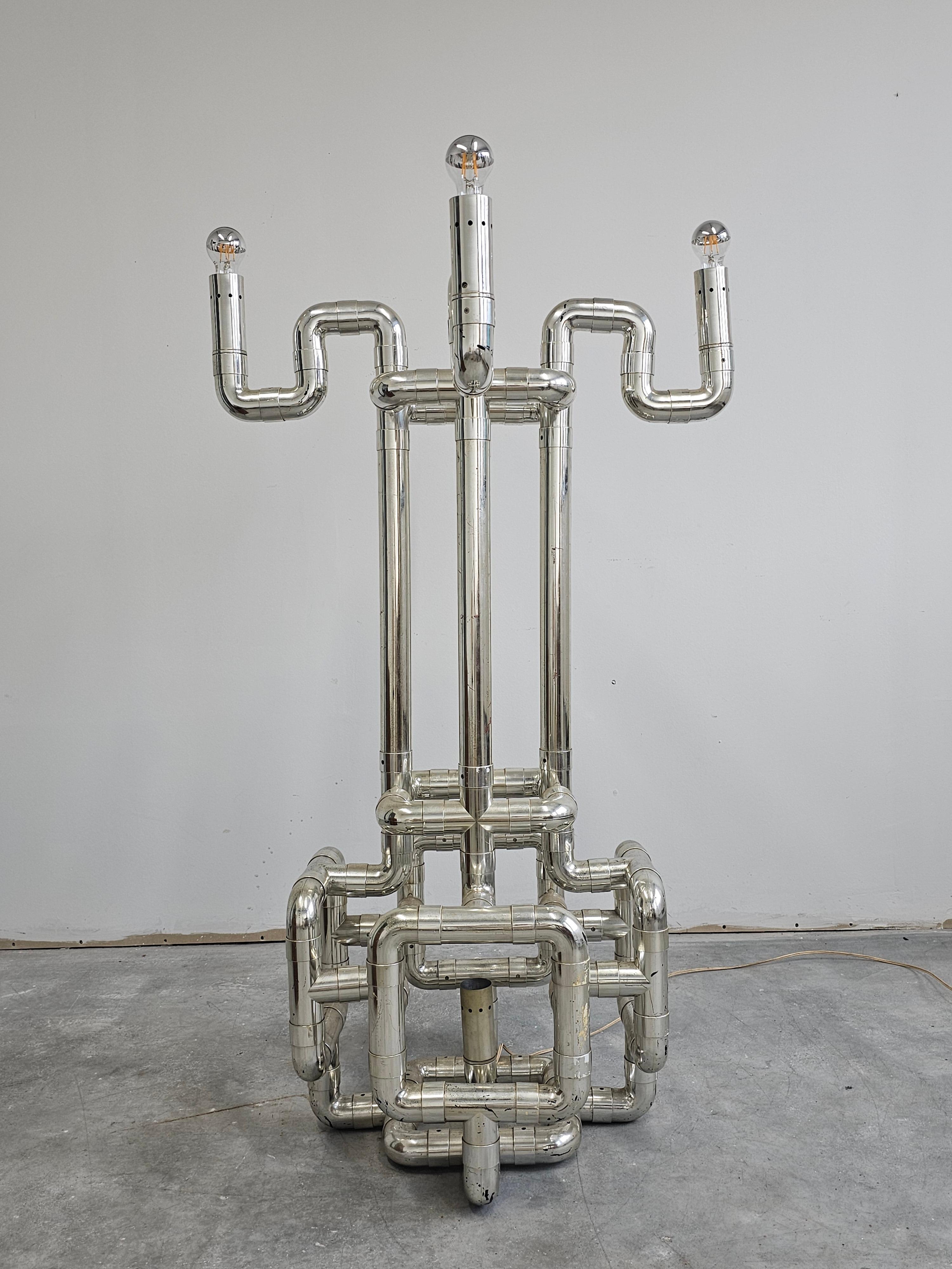Lampadaire «ombo » sculptural de l'ère spatiale conçu par Gaetano Missaglia en vente 9