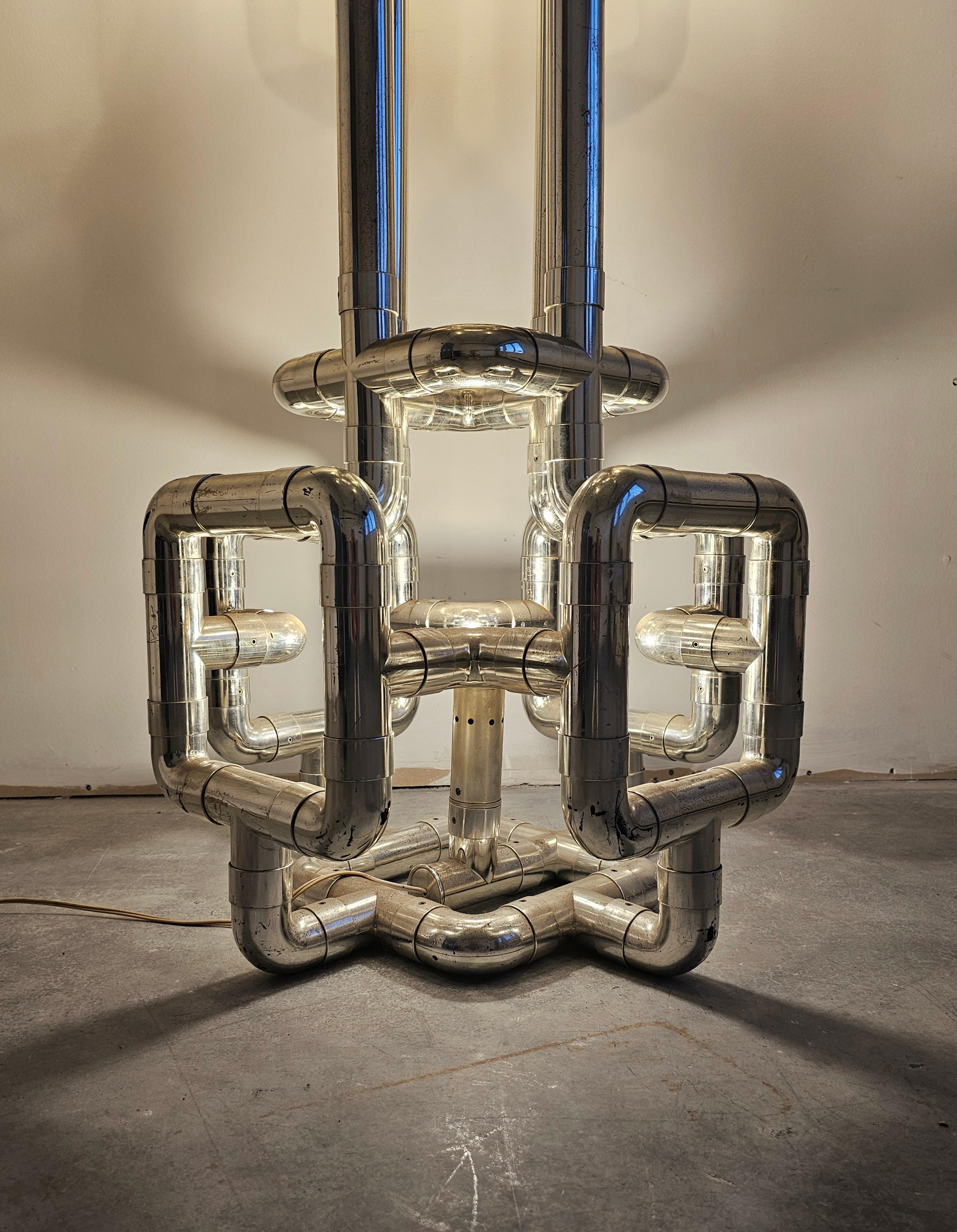 Lampadaire «ombo » sculptural de l'ère spatiale conçu par Gaetano Missaglia en vente 11