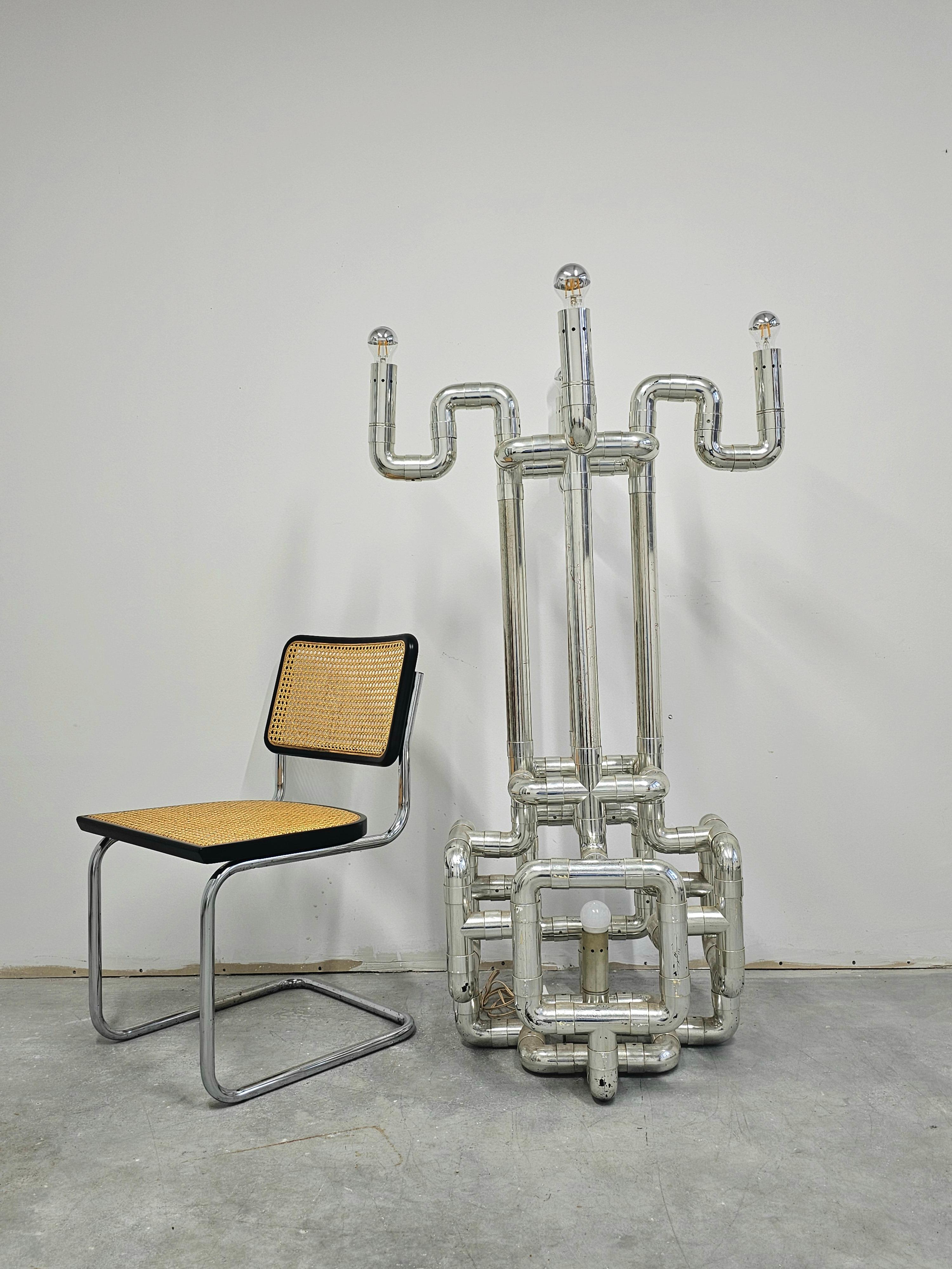 Lampadaire «ombo » sculptural de l'ère spatiale conçu par Gaetano Missaglia en vente 13