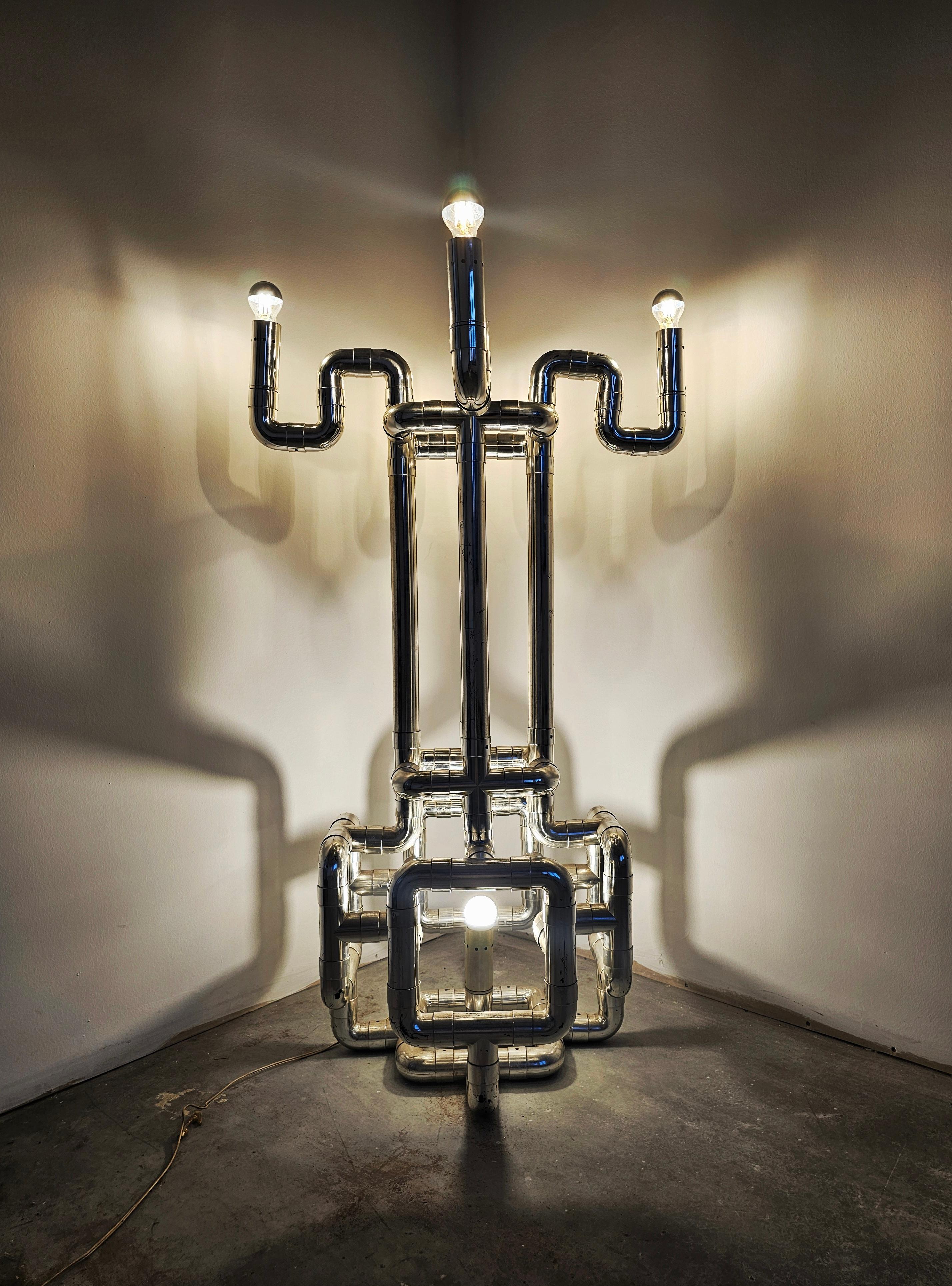 Ère spatiale Lampadaire «ombo » sculptural de l'ère spatiale conçu par Gaetano Missaglia en vente