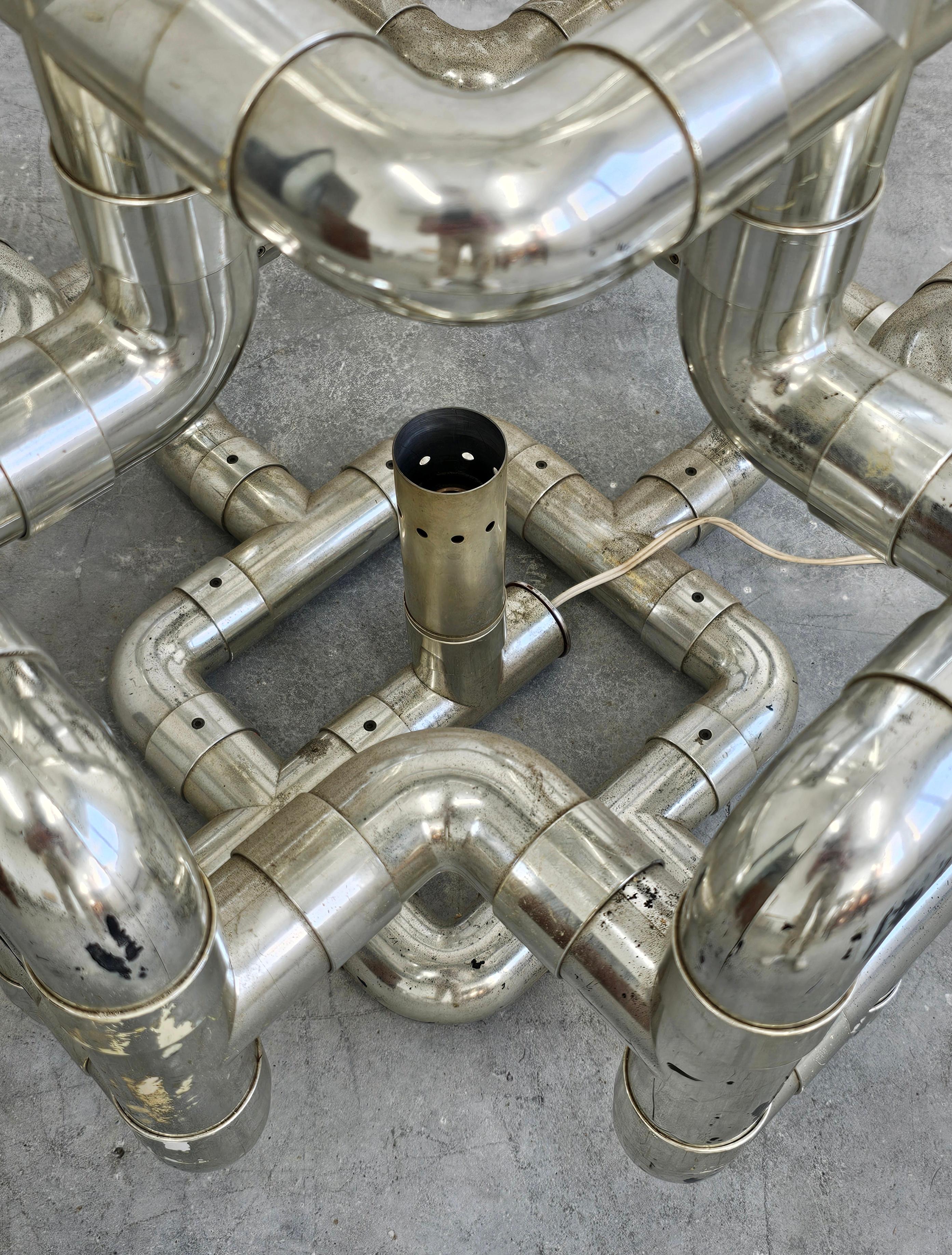 Métal Lampadaire «ombo » sculptural de l'ère spatiale conçu par Gaetano Missaglia en vente