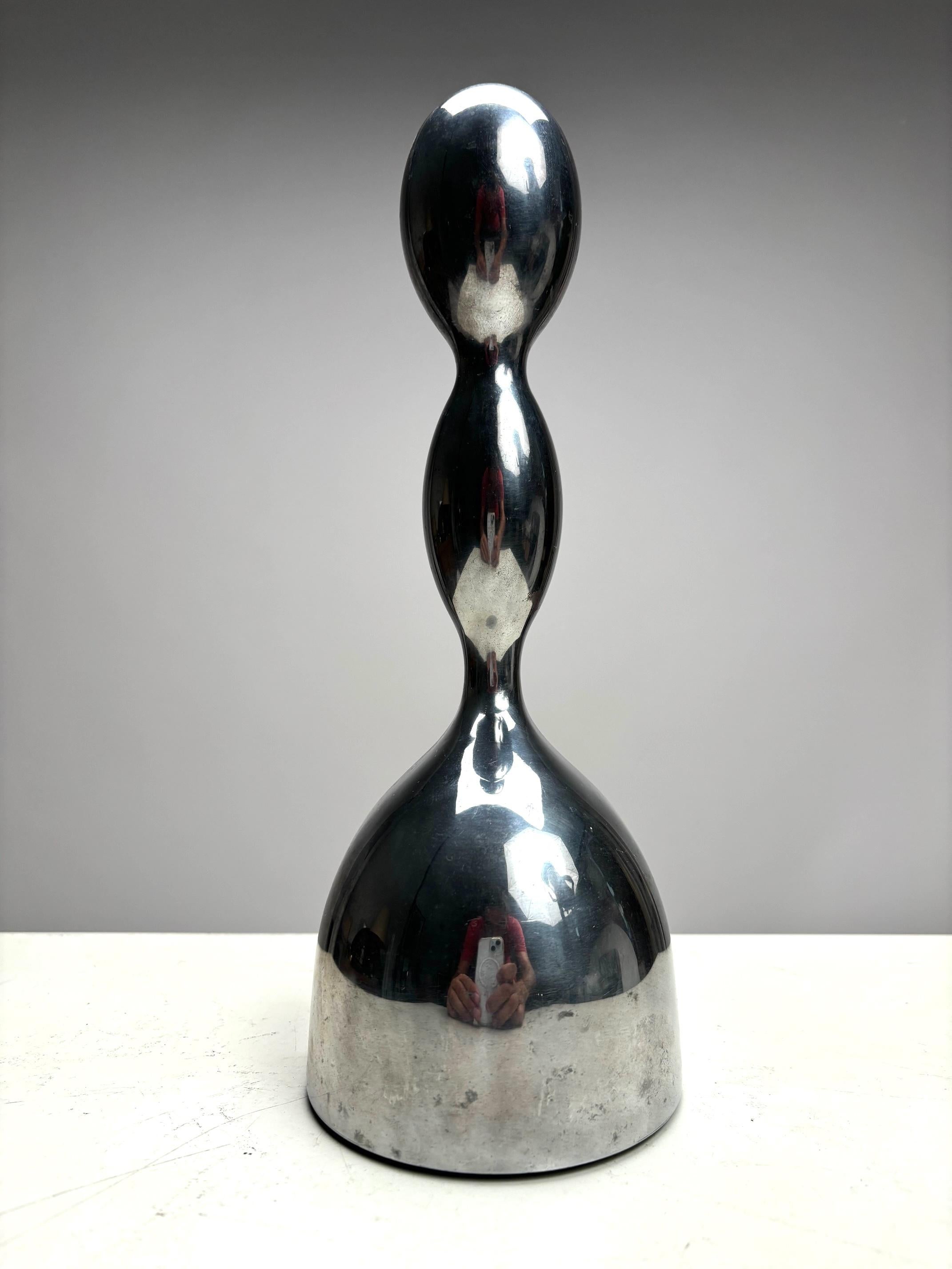 Space Age Modern Virgo wall washer table lamp by Ilaria Gibertini for Nemo, Italy 1993. 
Nemo was founded in 1993 and the Virgo light was one of their first designs. The designer Ilaria Gibertini created the Virgo lamp as a Space Age Modern fluid