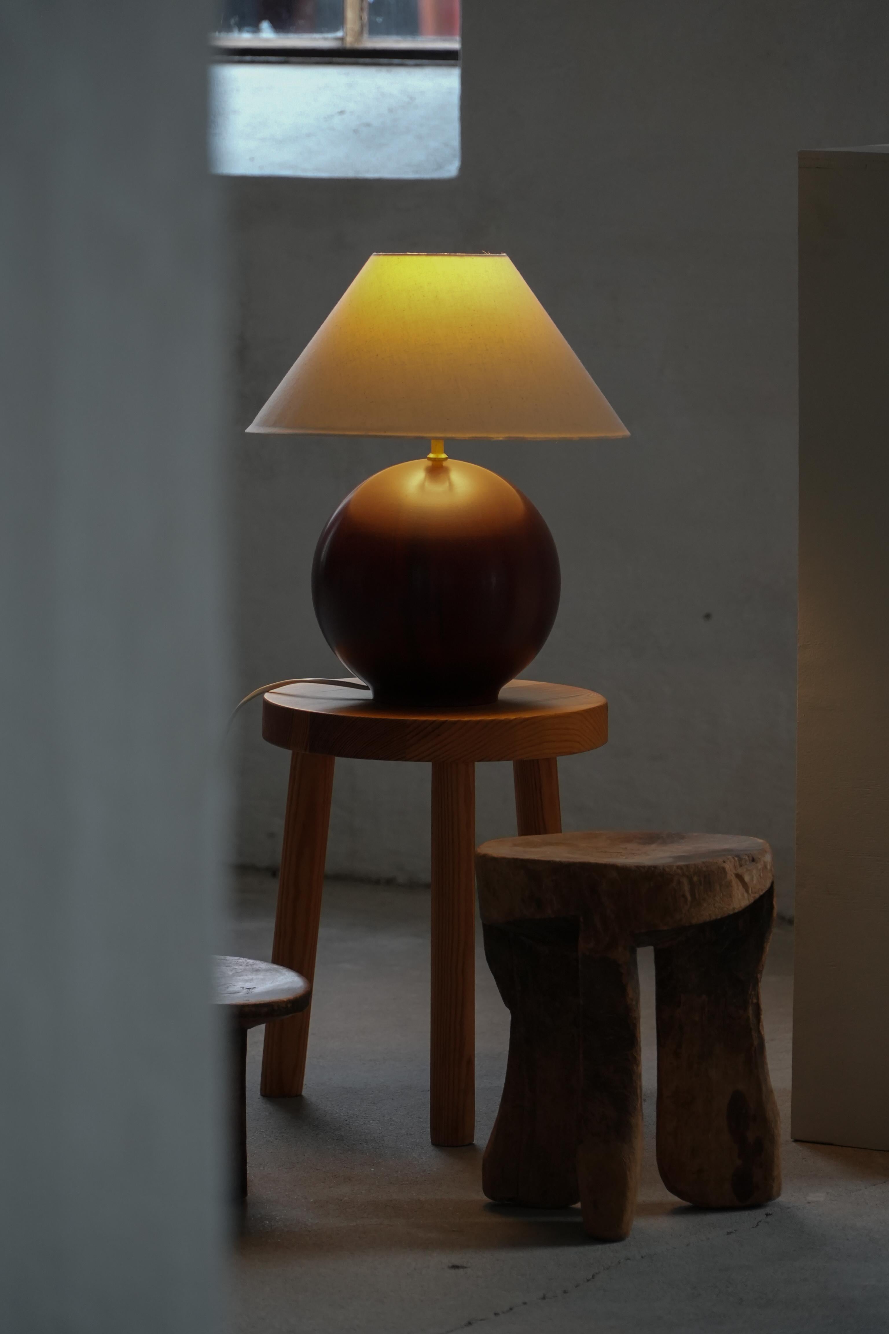 Sculptural Sphere-Shaped Table Lamp in Dark Wood, Danish Modern, 1980s In Good Condition For Sale In Odense, DK