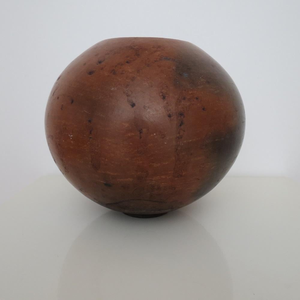 Jarrón esférico de barro 1970 en venta 4