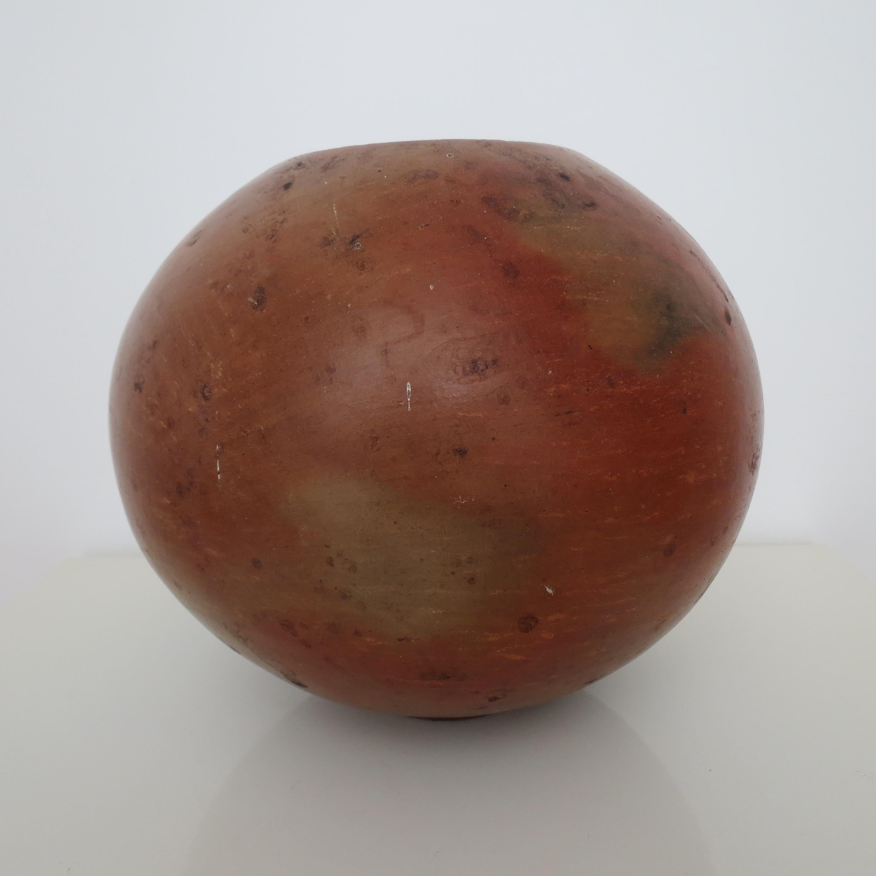 Jarrón esférico de barro 1970 en venta 6