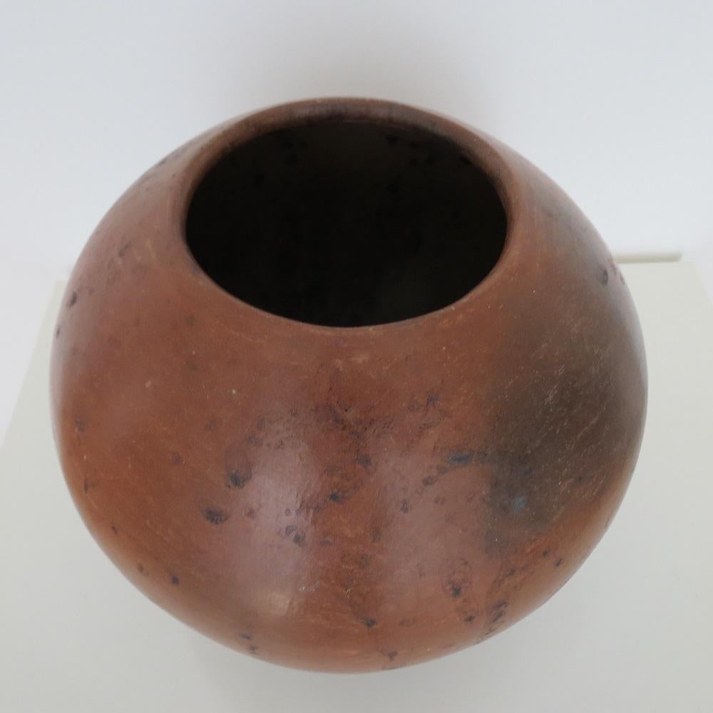 Jarrón esférico de barro 1970 Arcilla en venta