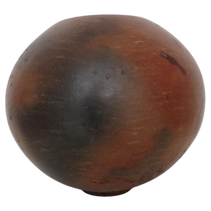 Jarrón esférico de barro 1970 en venta