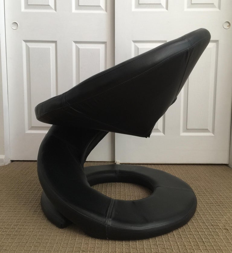 Sculptural Spiral Leather Lounge Chair In Good Condition For Sale In Lambertville, NJ