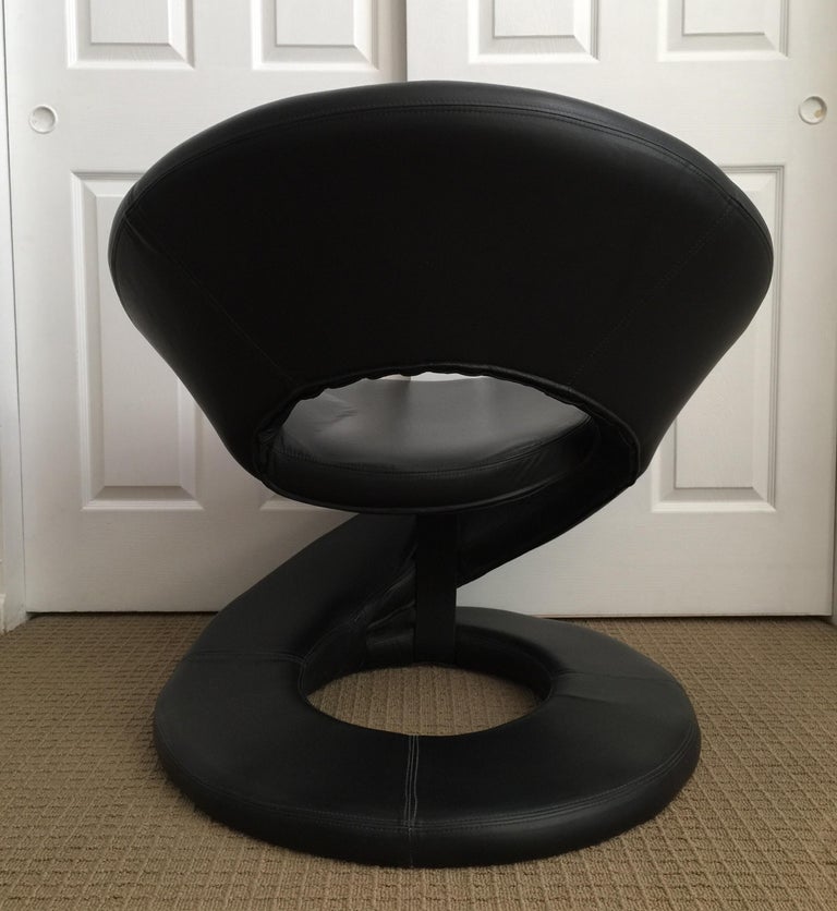 Late 20th Century Sculptural Spiral Leather Lounge Chair For Sale