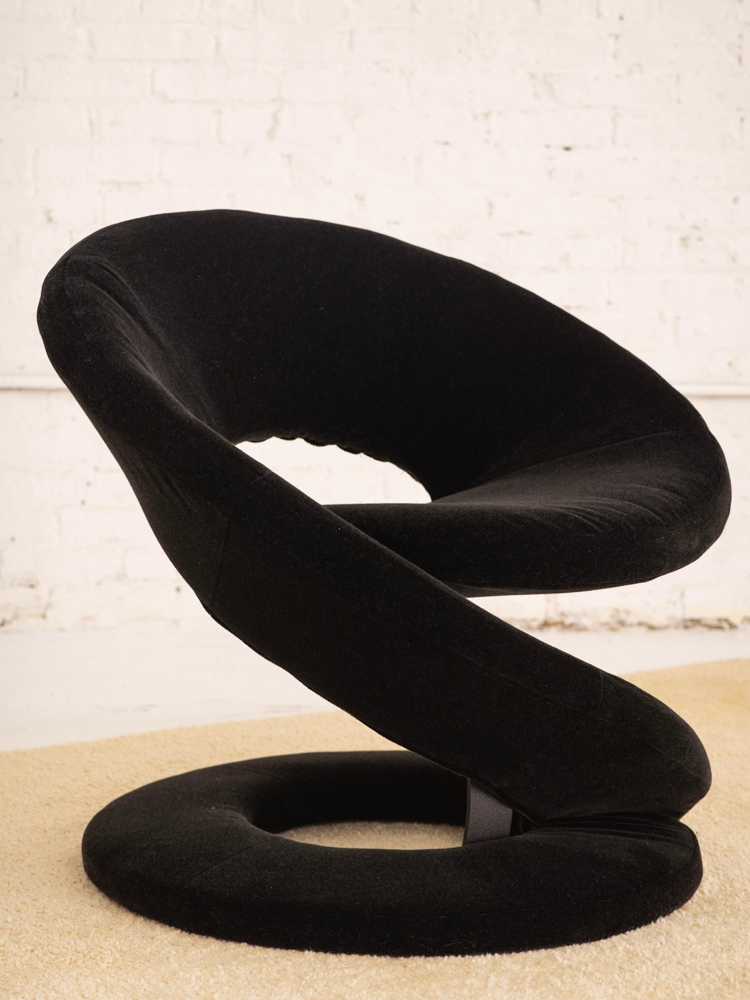 Sculptural Spiral Ribbon Chair in Black Mohair Attributed to Jaymar For Sale 1