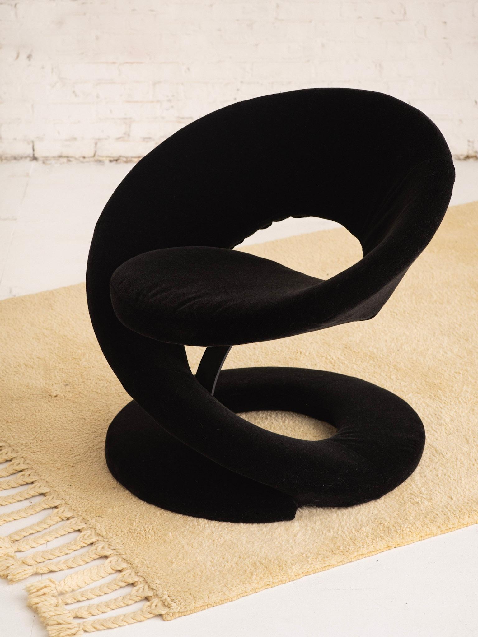 20th Century Sculptural Spiral Ribbon Chair in Black Mohair Attributed to Jaymar For Sale
