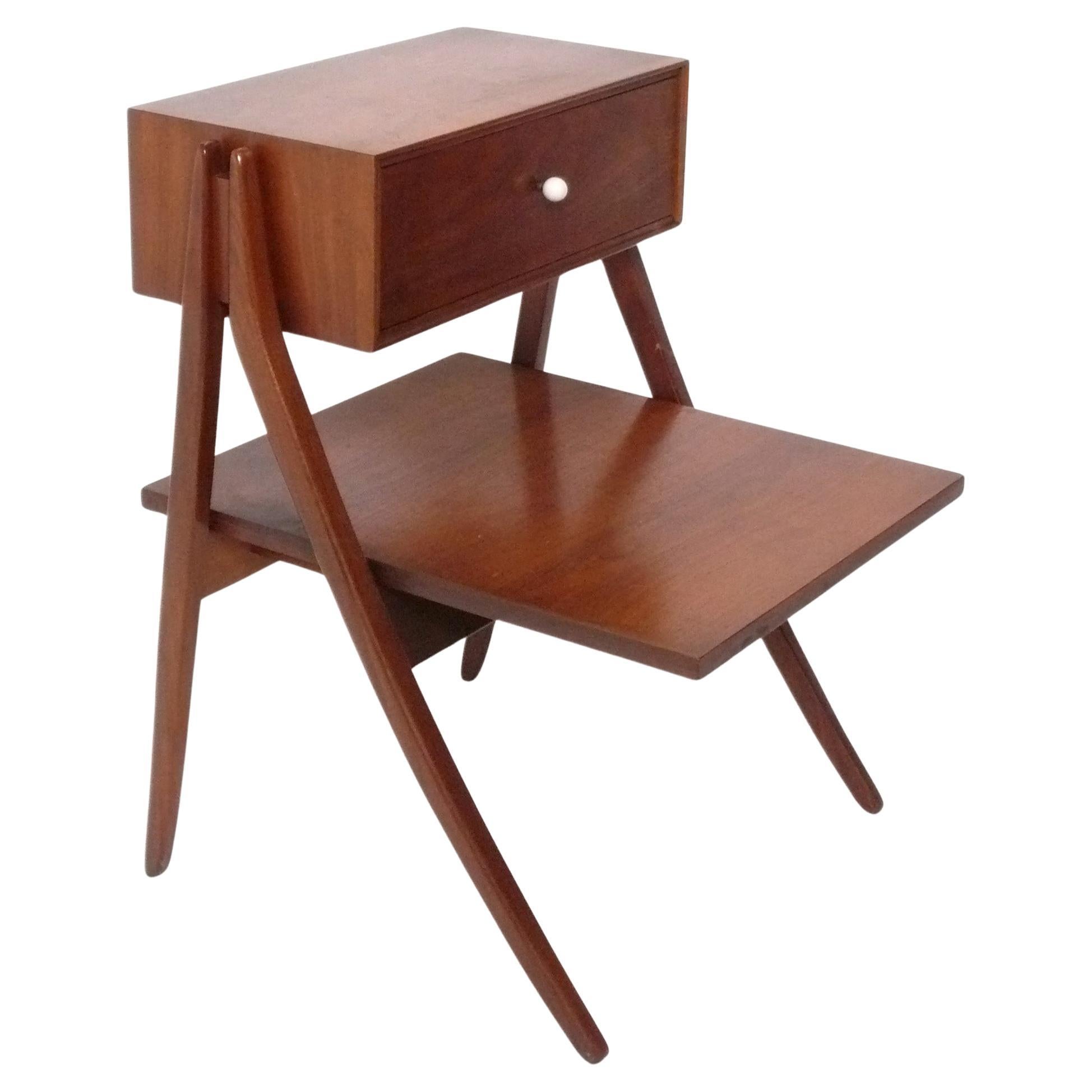 Table de chevet ou d'appoint sculpturale à pieds évasés par Kipp Stewart Drexel Declaration en vente