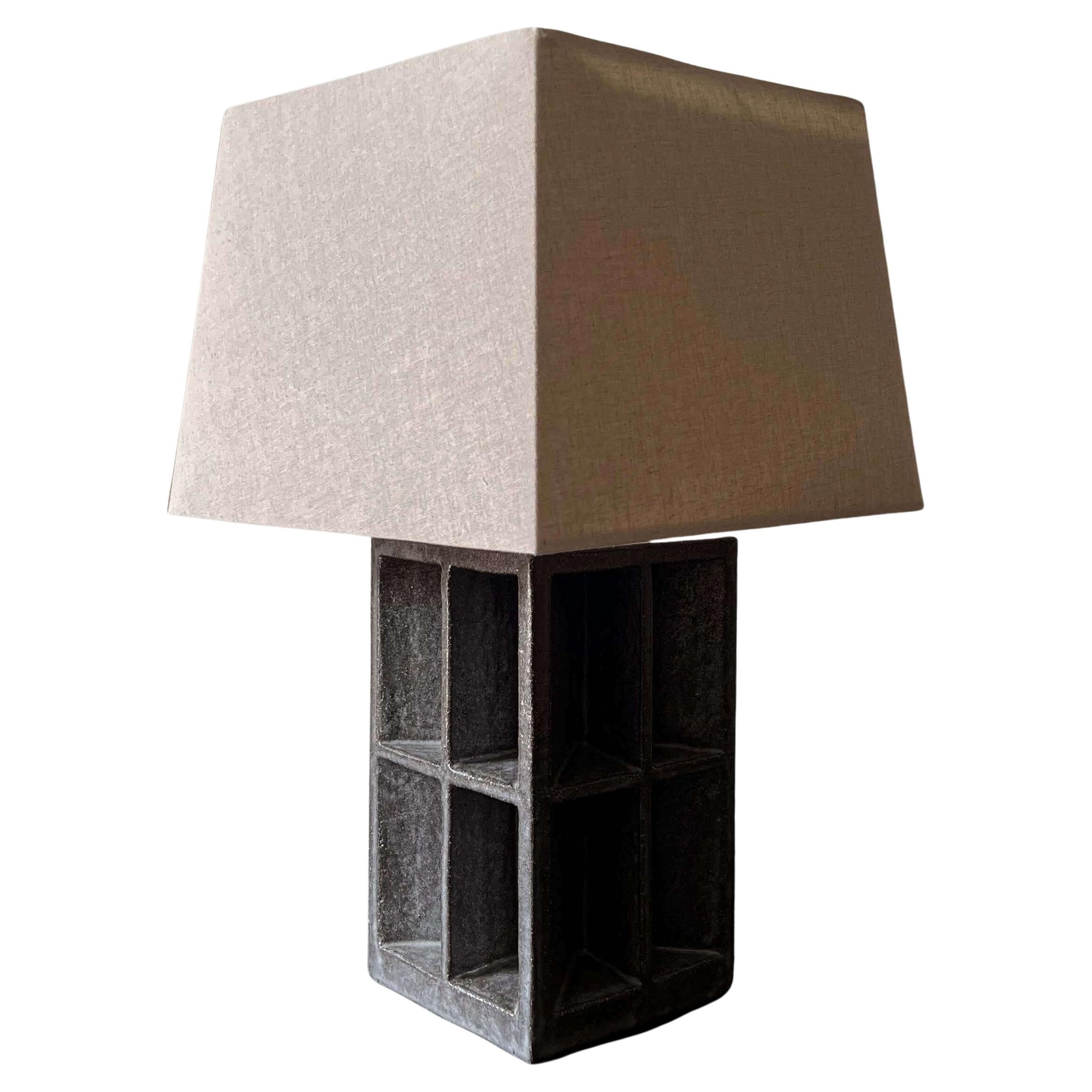 Lampe de table carrée sculpturale