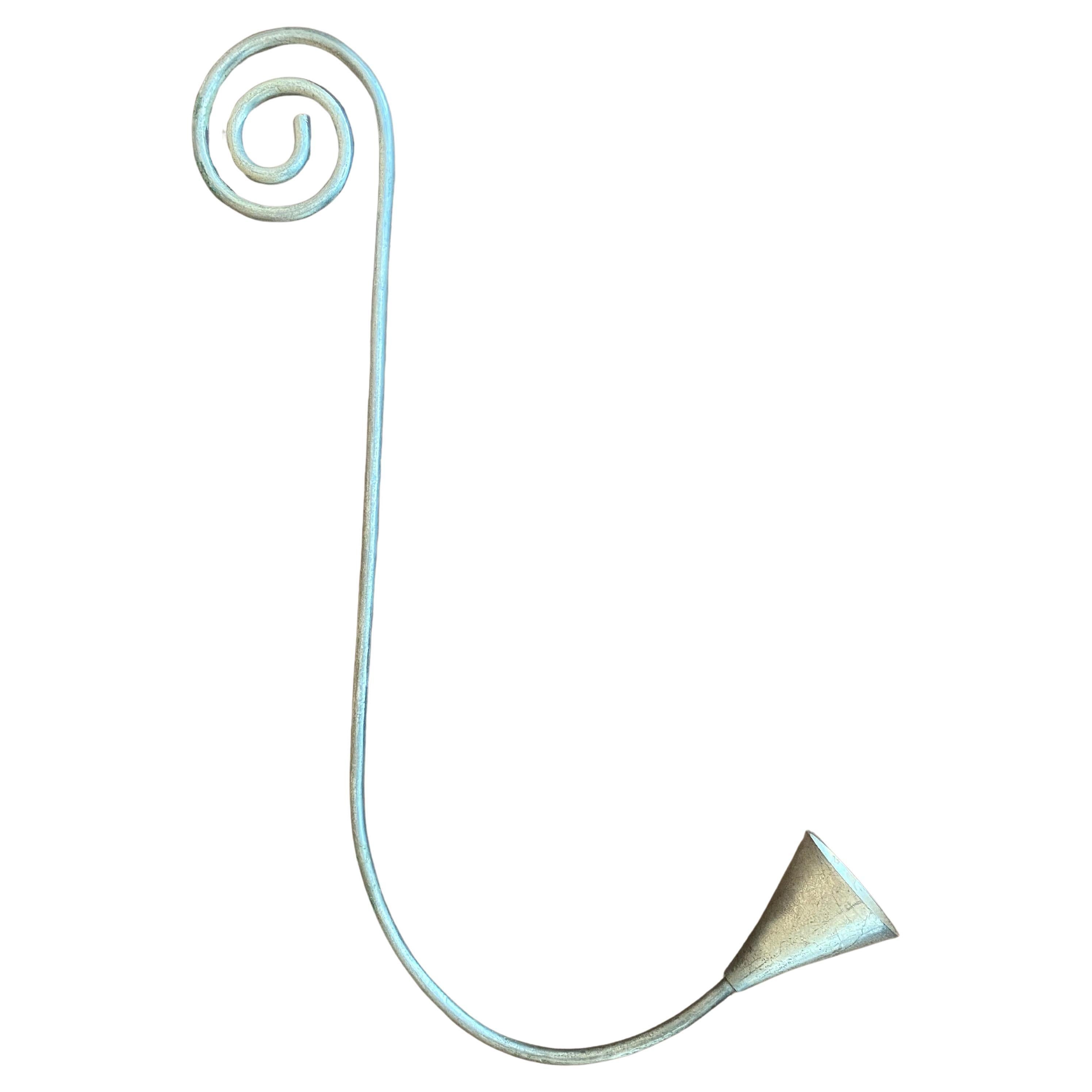 Skulpturaler Squiggle-Kerzenlöscher im Angebot