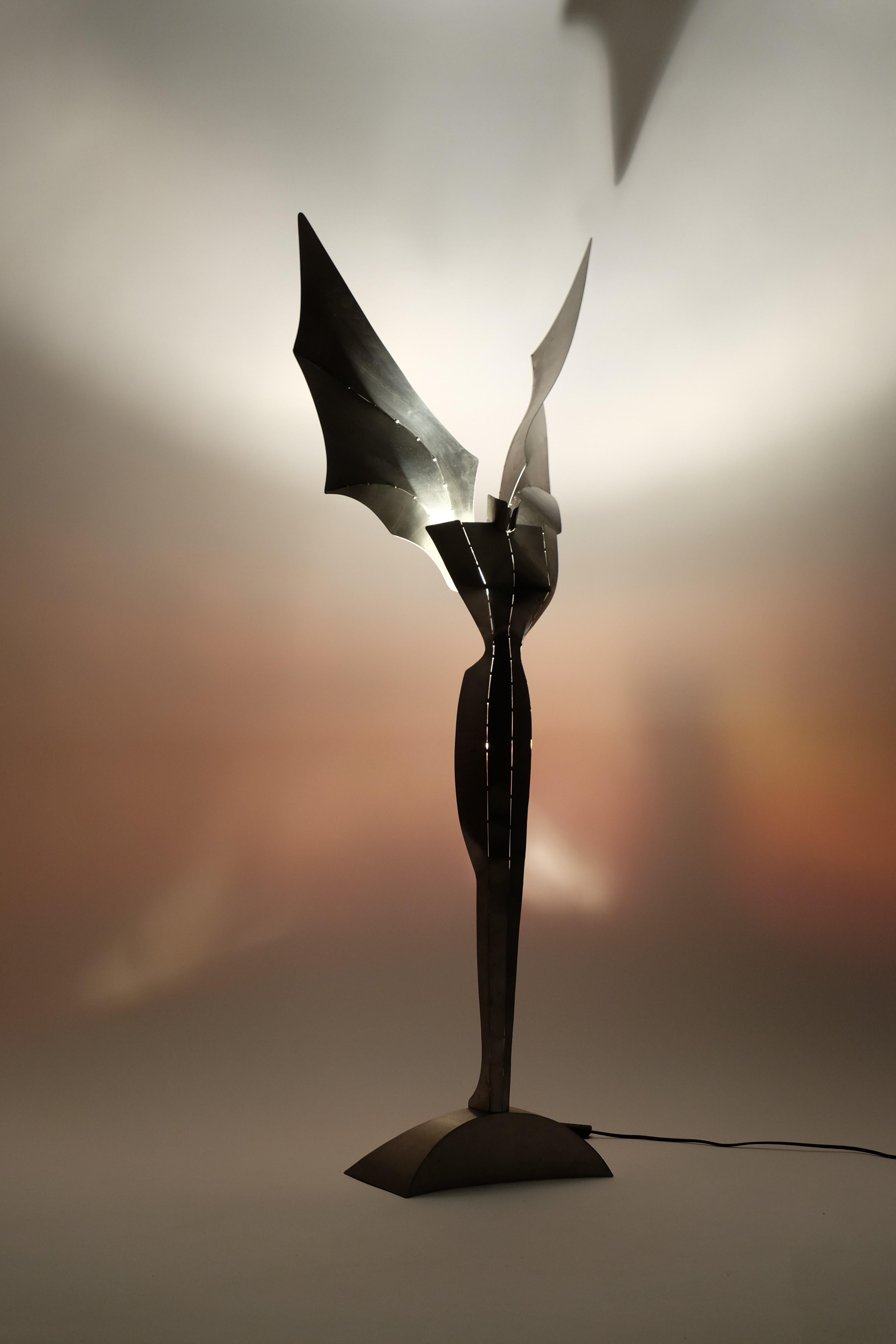 Lámpara de pie escultural Ángel de acero inoxidable de Reinhard Stubenrauch Alemania en Bueno estado para la venta en München, BY