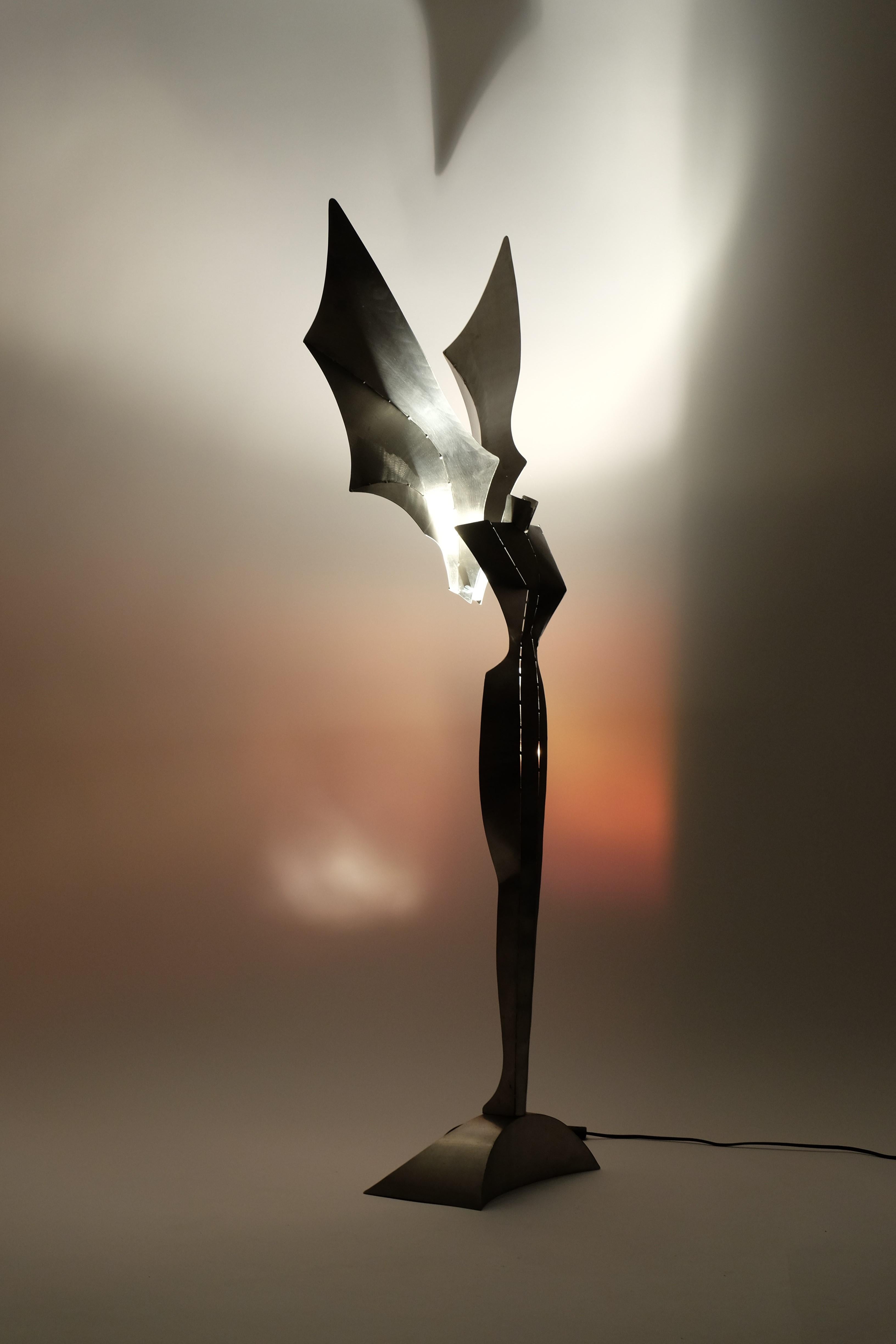 Lámpara de pie escultural Ángel de acero inoxidable de Reinhard Stubenrauch Alemania Acero inoxidable en venta