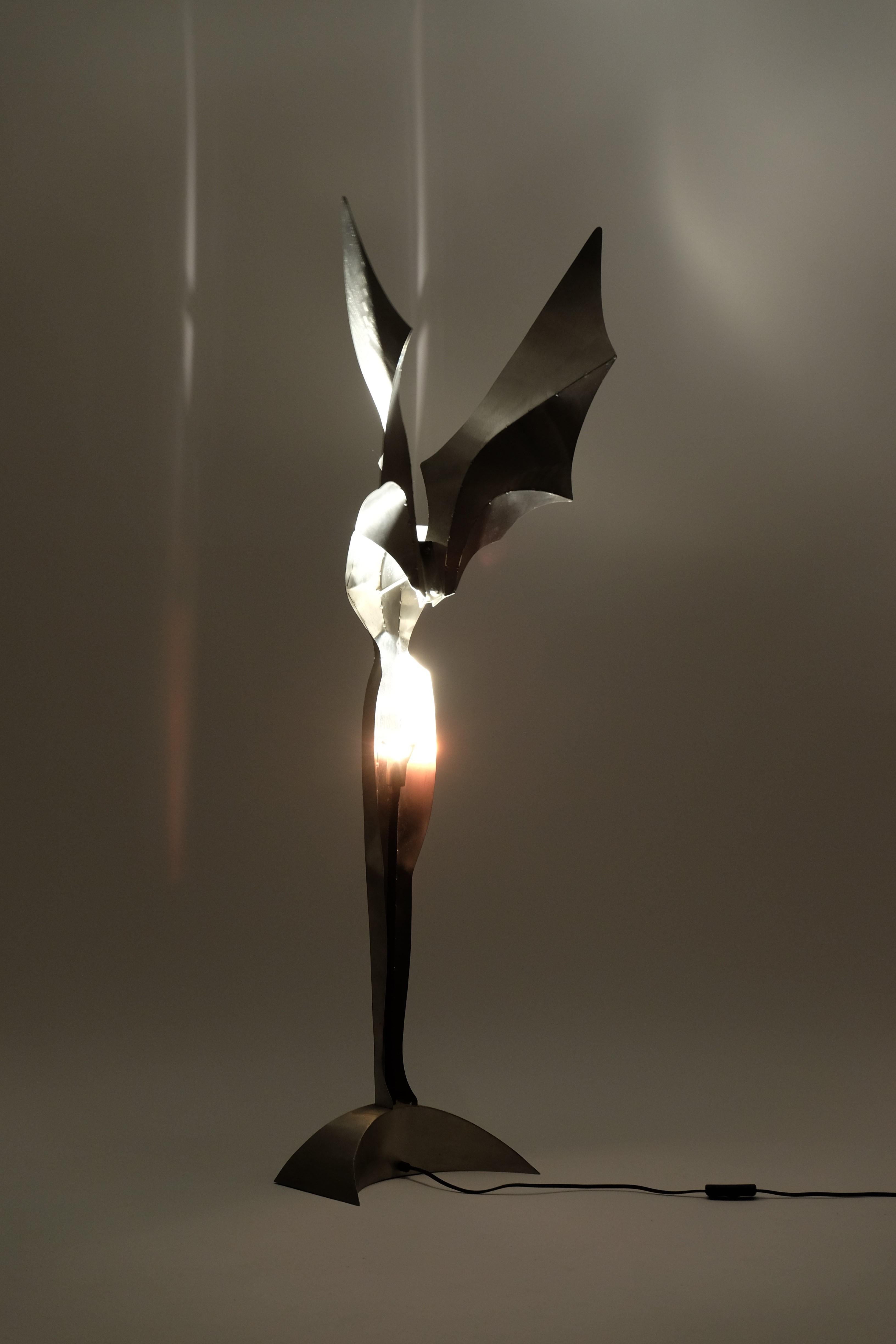 Lámpara de pie escultural Ángel de acero inoxidable de Reinhard Stubenrauch Alemania en venta 3