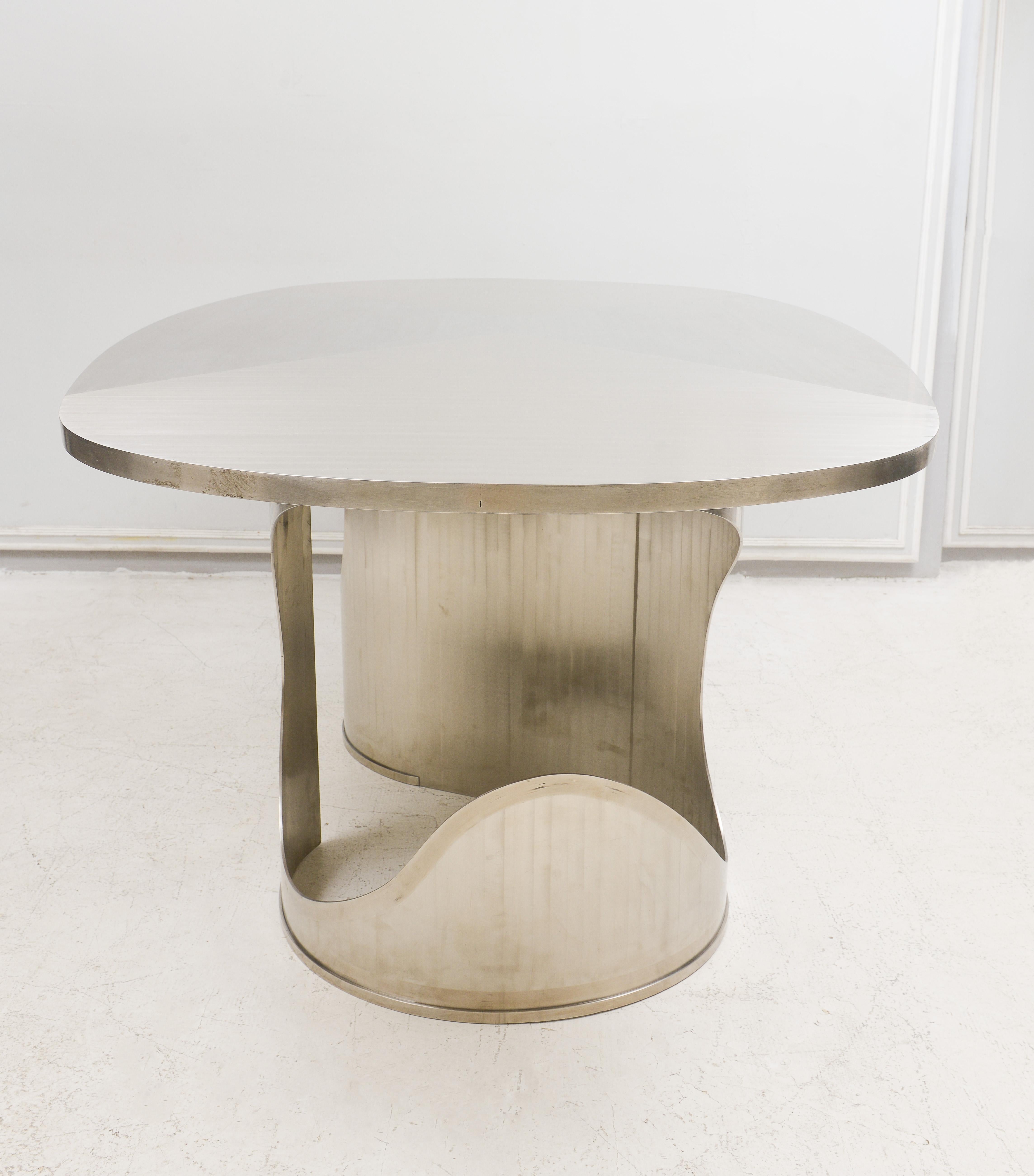 Table sculpturale en acier inoxydable à la manière de Maria Pergay en vente 1