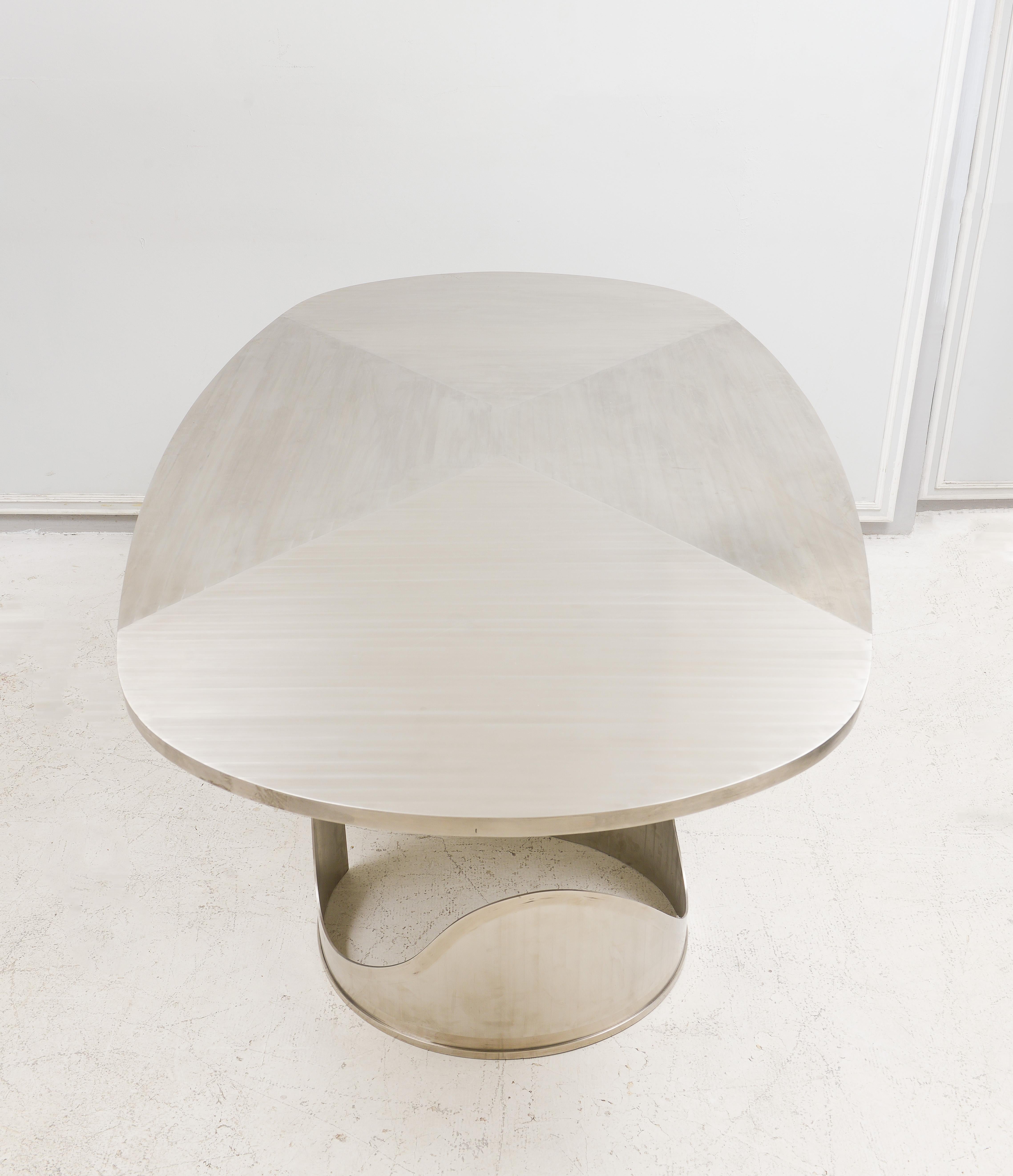 Acier inoxydable Table sculpturale en acier inoxydable à la manière de Maria Pergay en vente