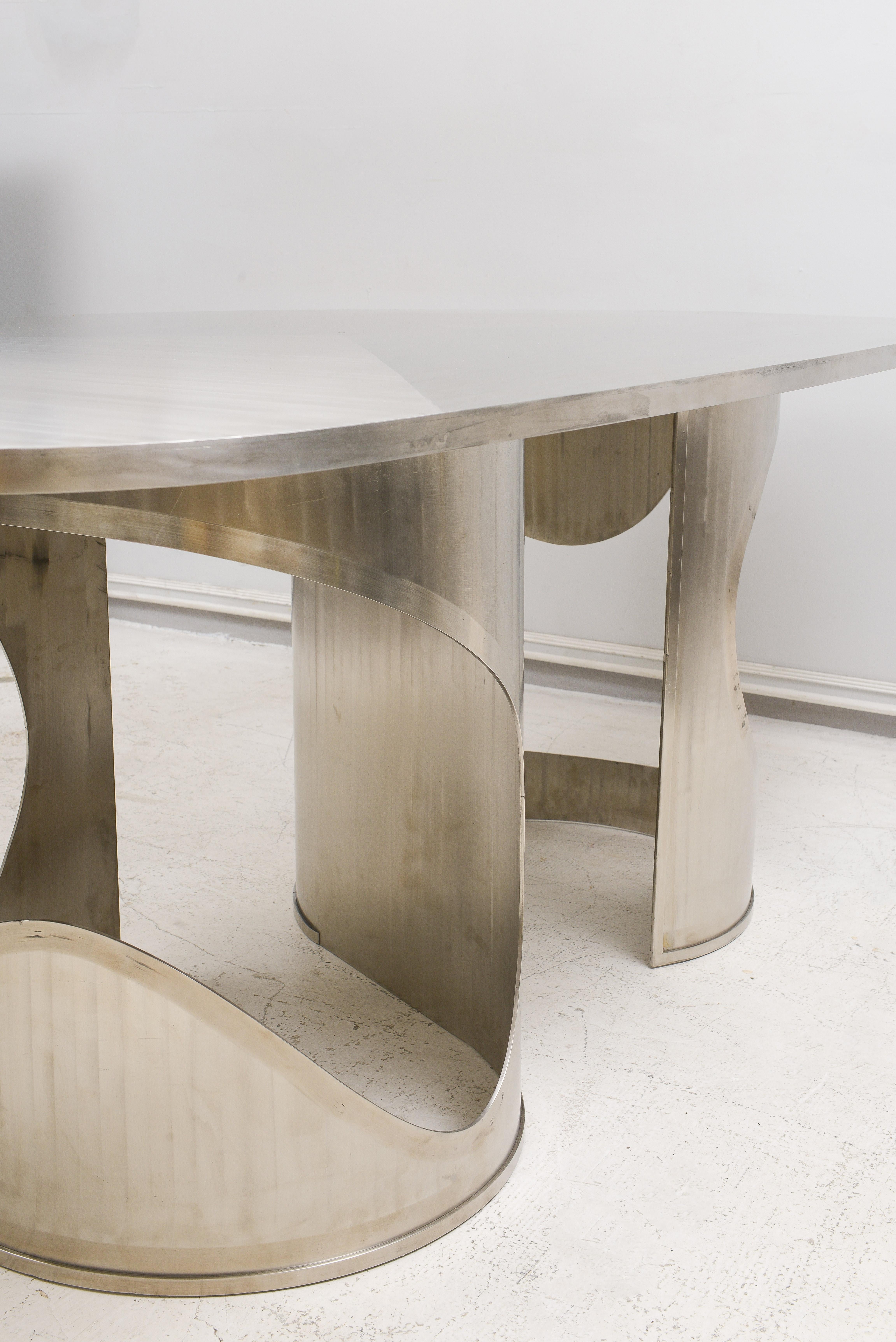 Table sculpturale en acier inoxydable à la manière de Maria Pergay en vente 2