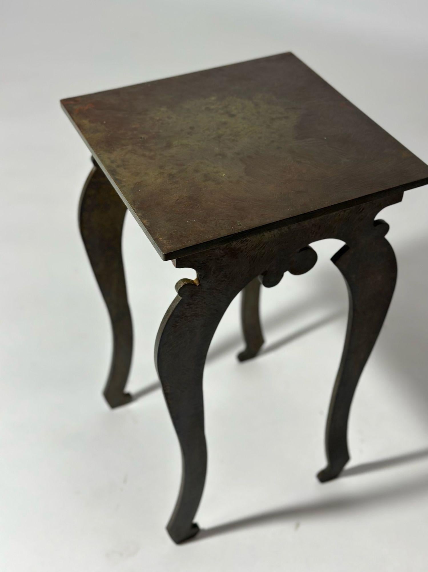 Français Table d'appoint en acier sculpturale dans le style de Giacometti