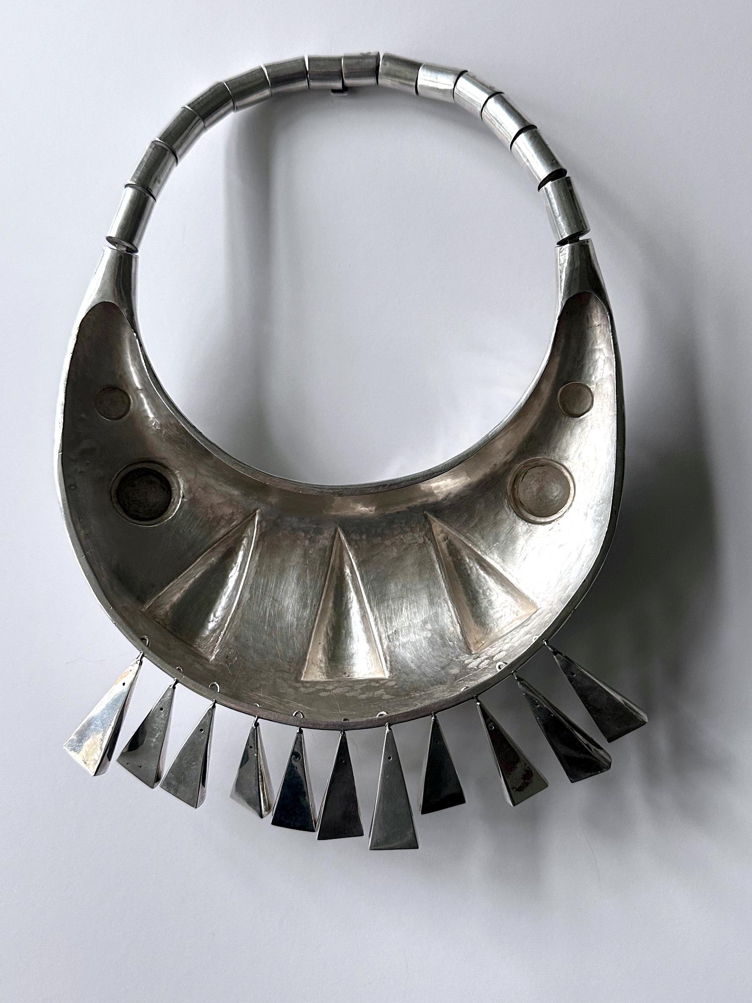 Conjunto escultural de collar gargantilla y pendientes de plata de ley de Graziella Laffi en venta 2