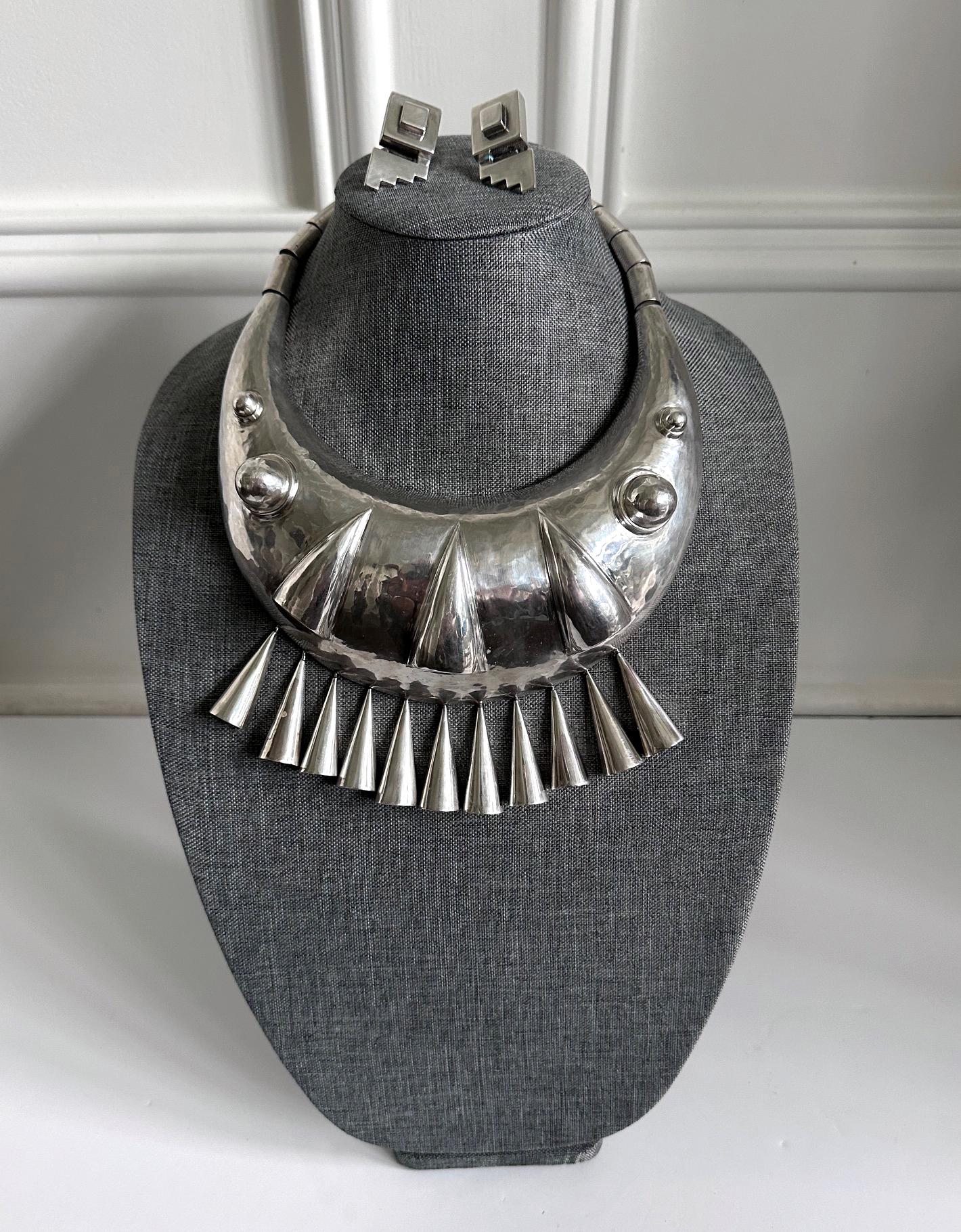 Conjunto escultural de collar gargantilla y pendientes de plata de ley de Graziella Laffi en venta 7