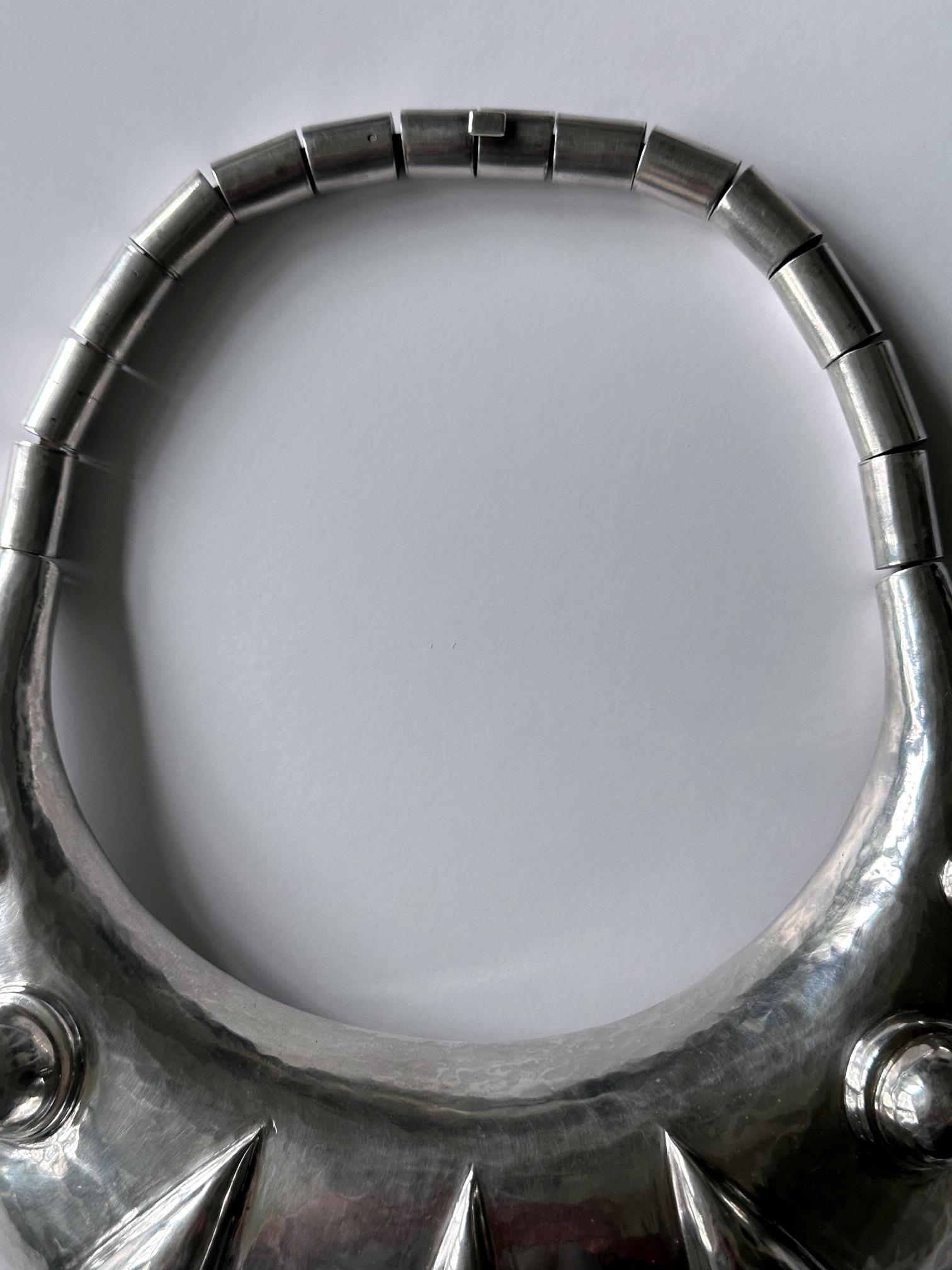 Conjunto escultural de collar gargantilla y pendientes de plata de ley de Graziella Laffi Peruano en venta