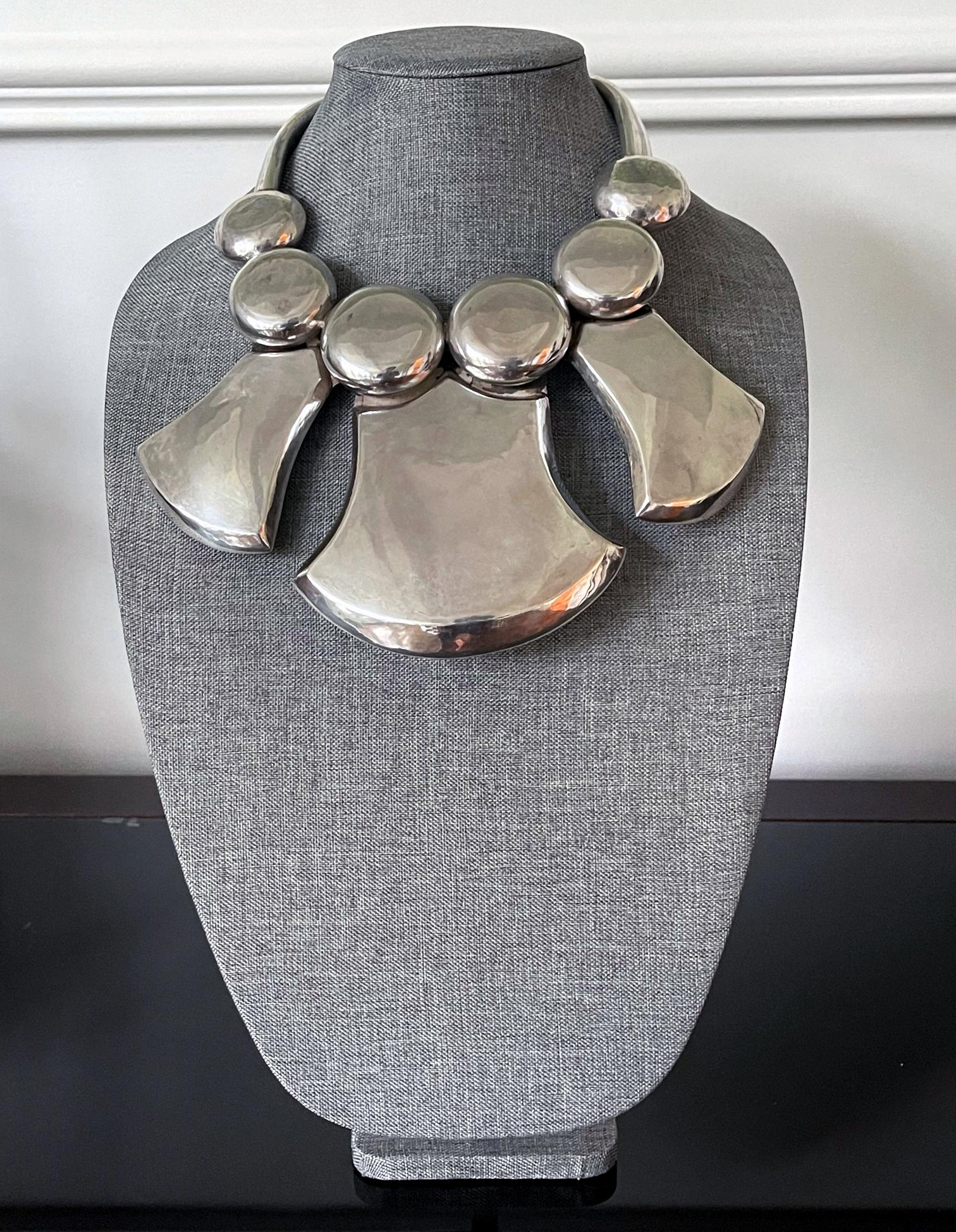 Late 20th Century Sculptural Sterling Silver Choker Necklace by Graziella Laffi For Sale