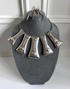 Suite de colliers et de boucles d'oreilles sculpturaux en argent par Graziella Laffi