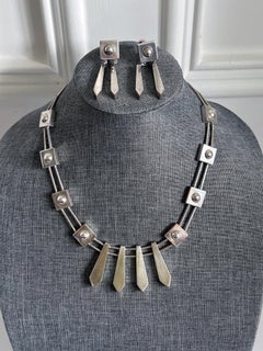 Suite de colliers et de boucles d'oreilles sculpturaux en argent par Graziella Laffi