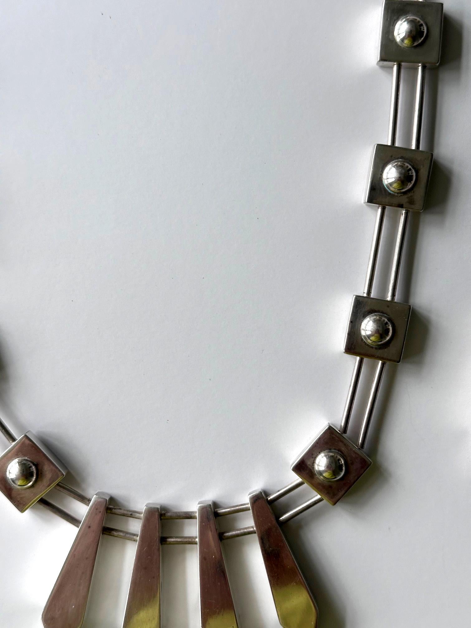 Péruvien Suite de colliers et de boucles d'oreilles sculpturaux en argent par Graziella Laffi en vente