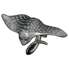 Sculptural Stingray Ring, 18k White Gold Black Rhodium Plated, 144 Diamonds