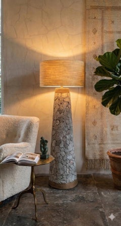 Lampada da terra scultorea in pietra con dettagli in corda, Wabi-Sabi, 20° secolo