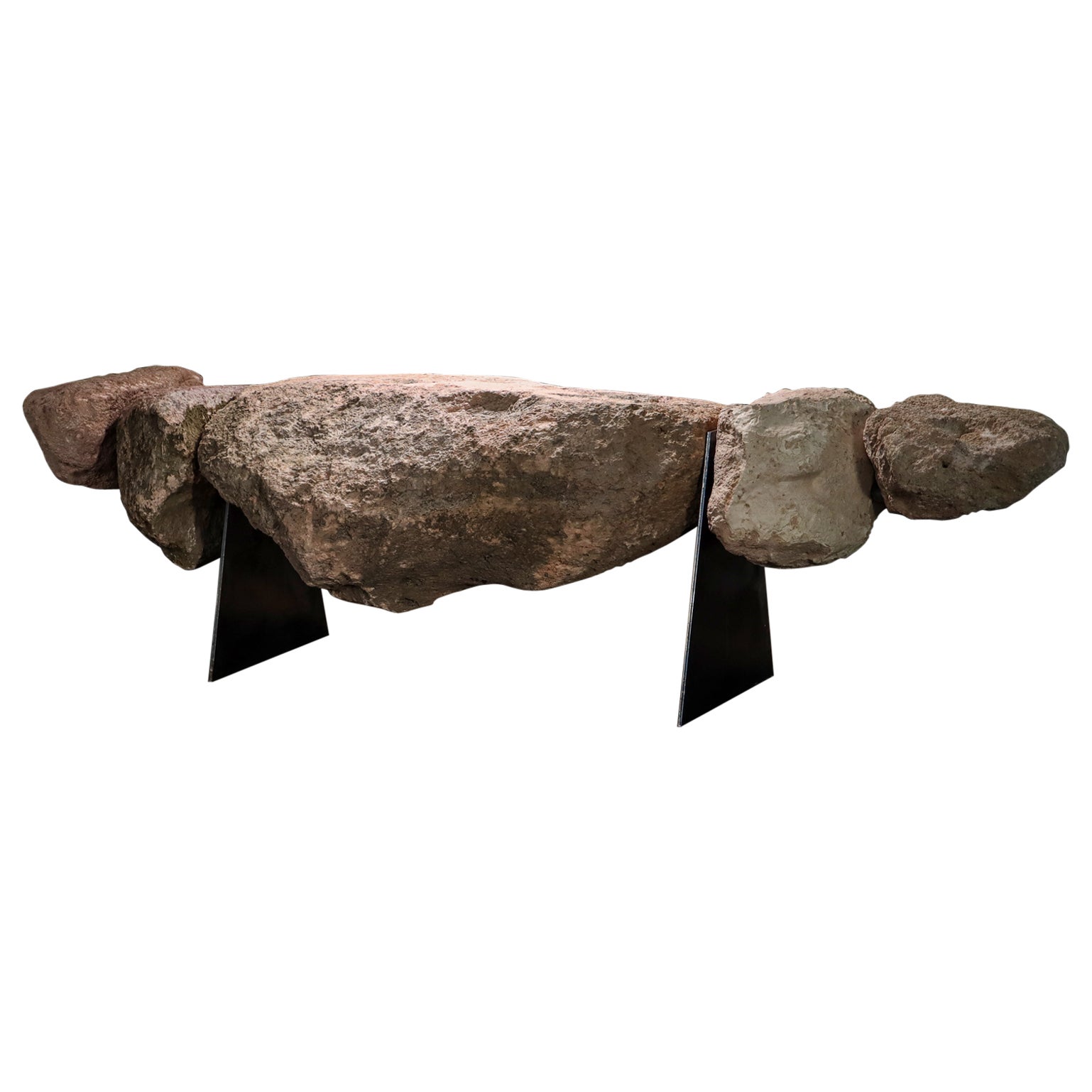 Panchina funzionale scultorea in pietra e ferro di William Stuart per Costantini in vendita