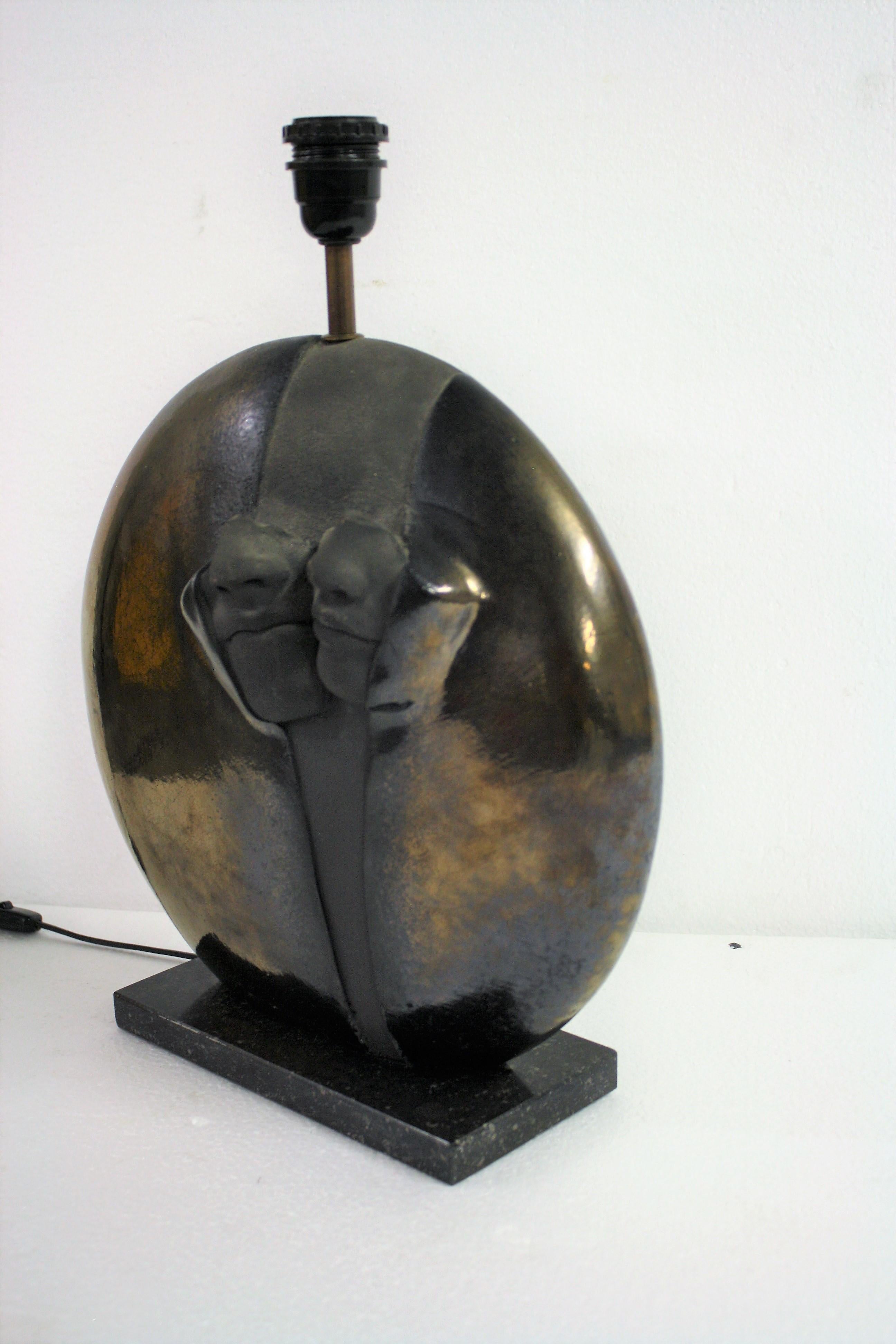 Skulpturale Stein-Tischlampe, 1970er-Jahre (Ende des 20. Jahrhunderts) im Angebot