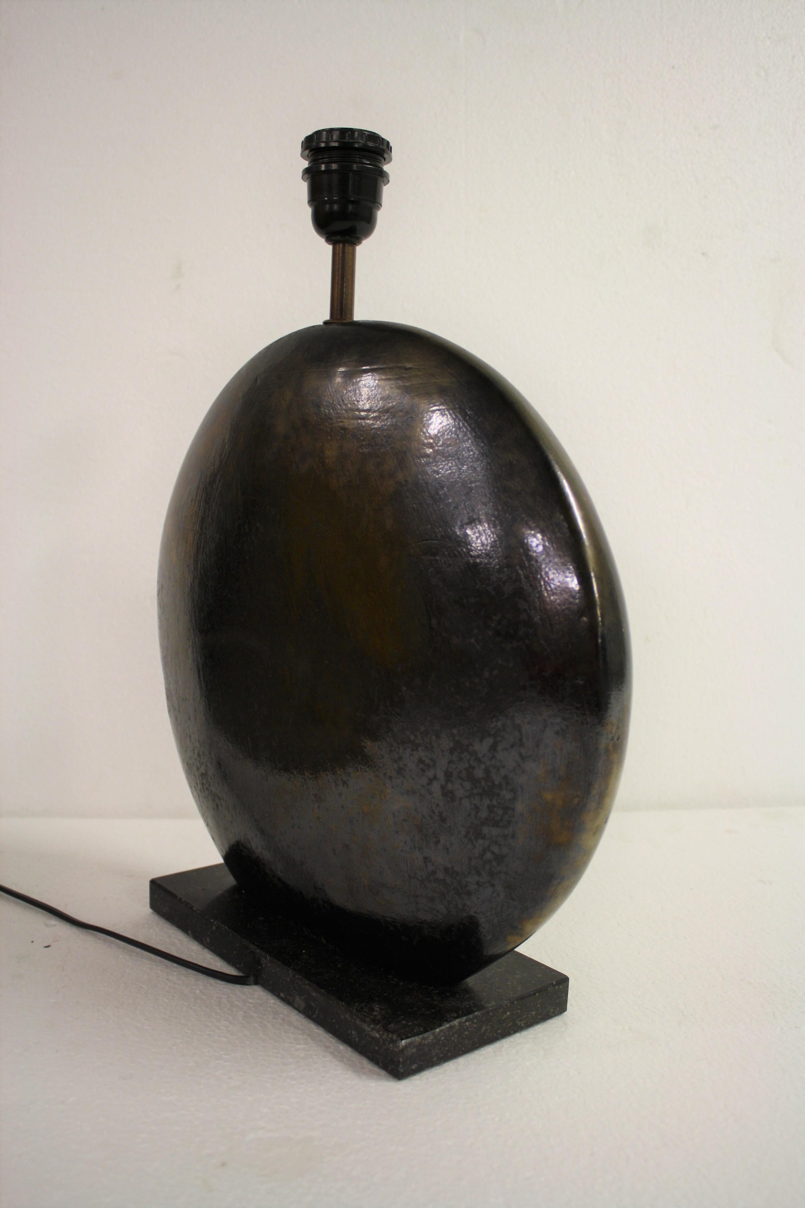 Skulpturale Stein-Tischlampe, 1970er-Jahre im Angebot 1