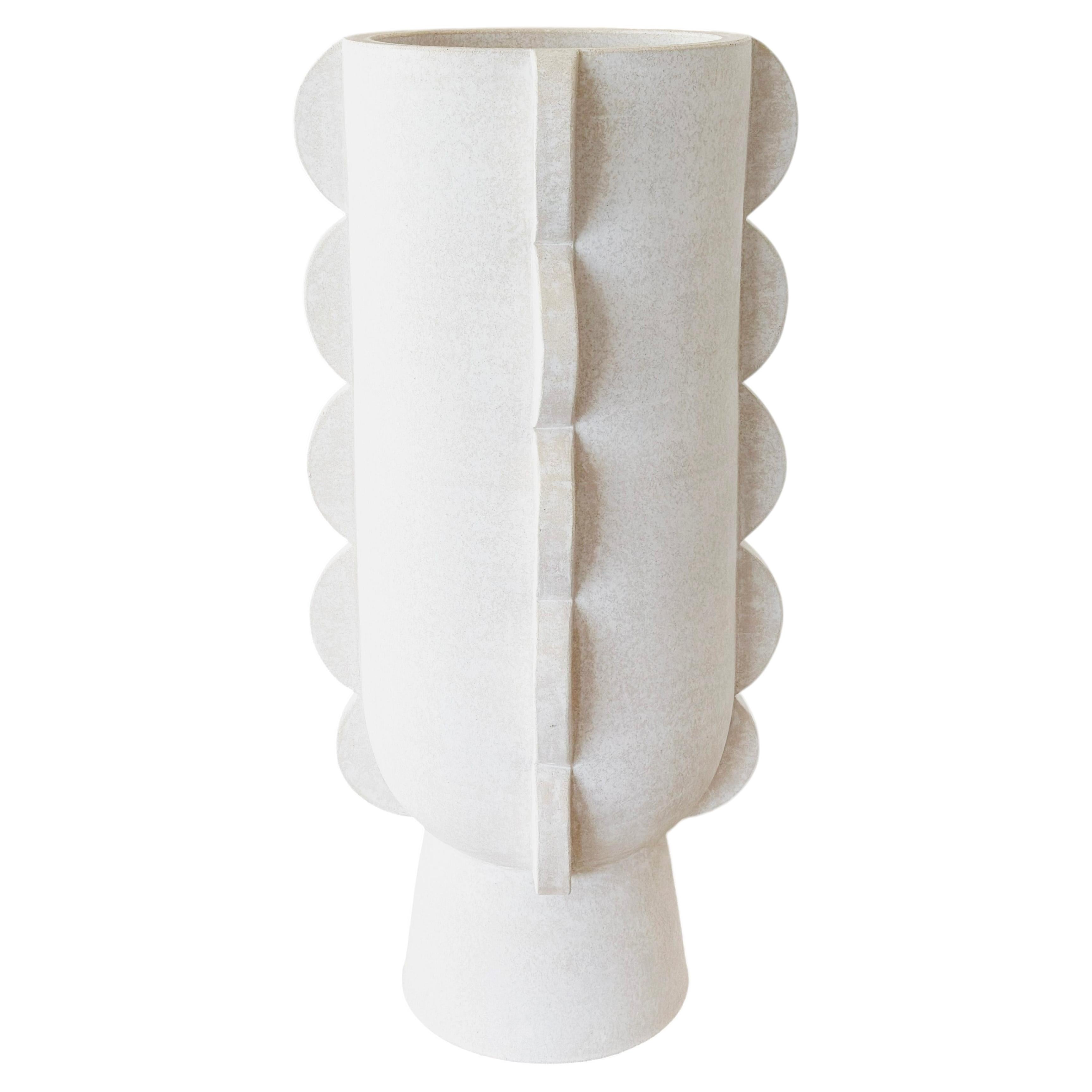 V140 Vaso scultoreo di Eric Roinestad, Gres avorio pallido, 2019