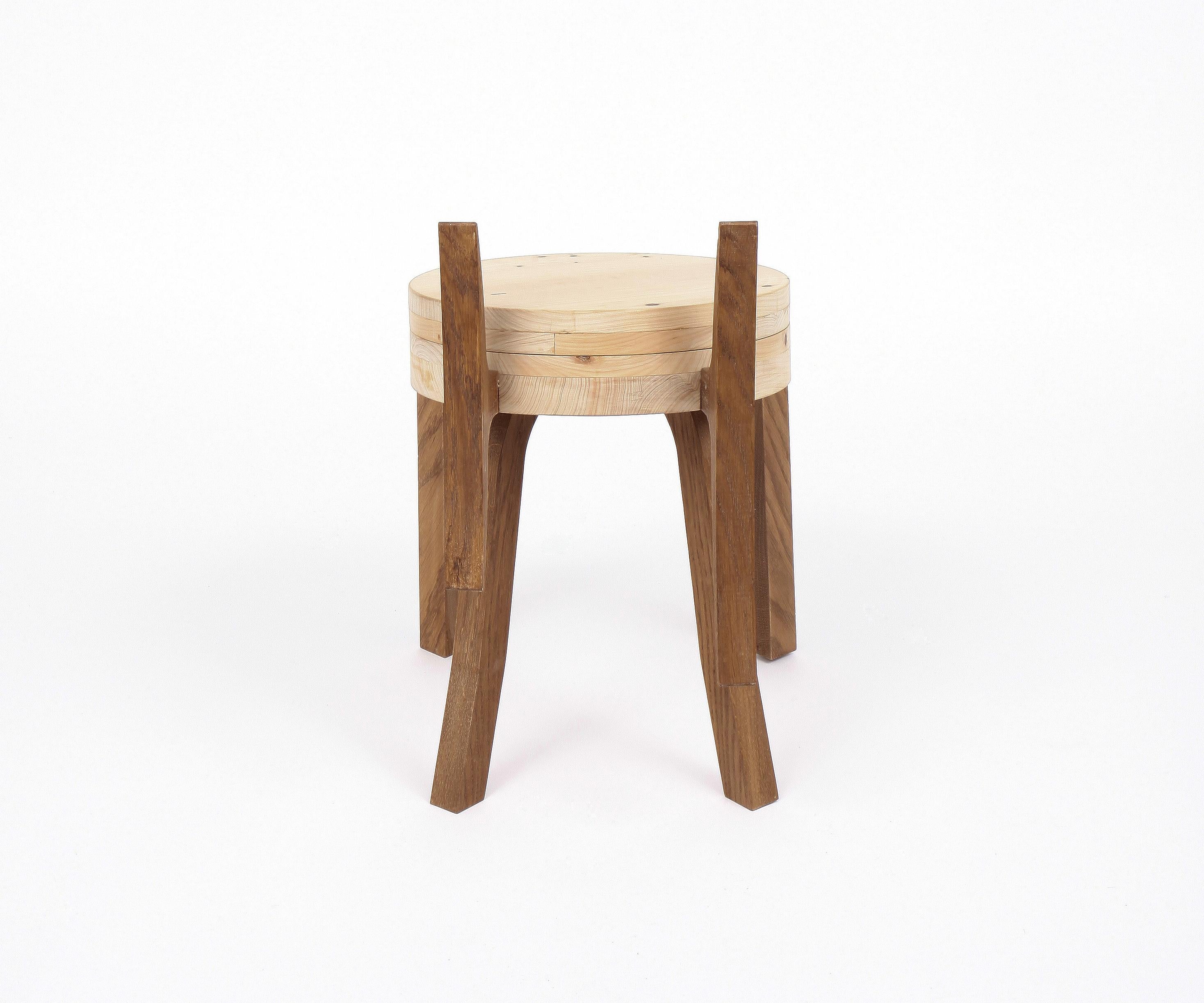 Taburete escultórico DOTTOD 002 - Homenaje generado por IA al taburete 60 de Alvar Aalto, 1933 Siglo XXI y contemporáneo en venta