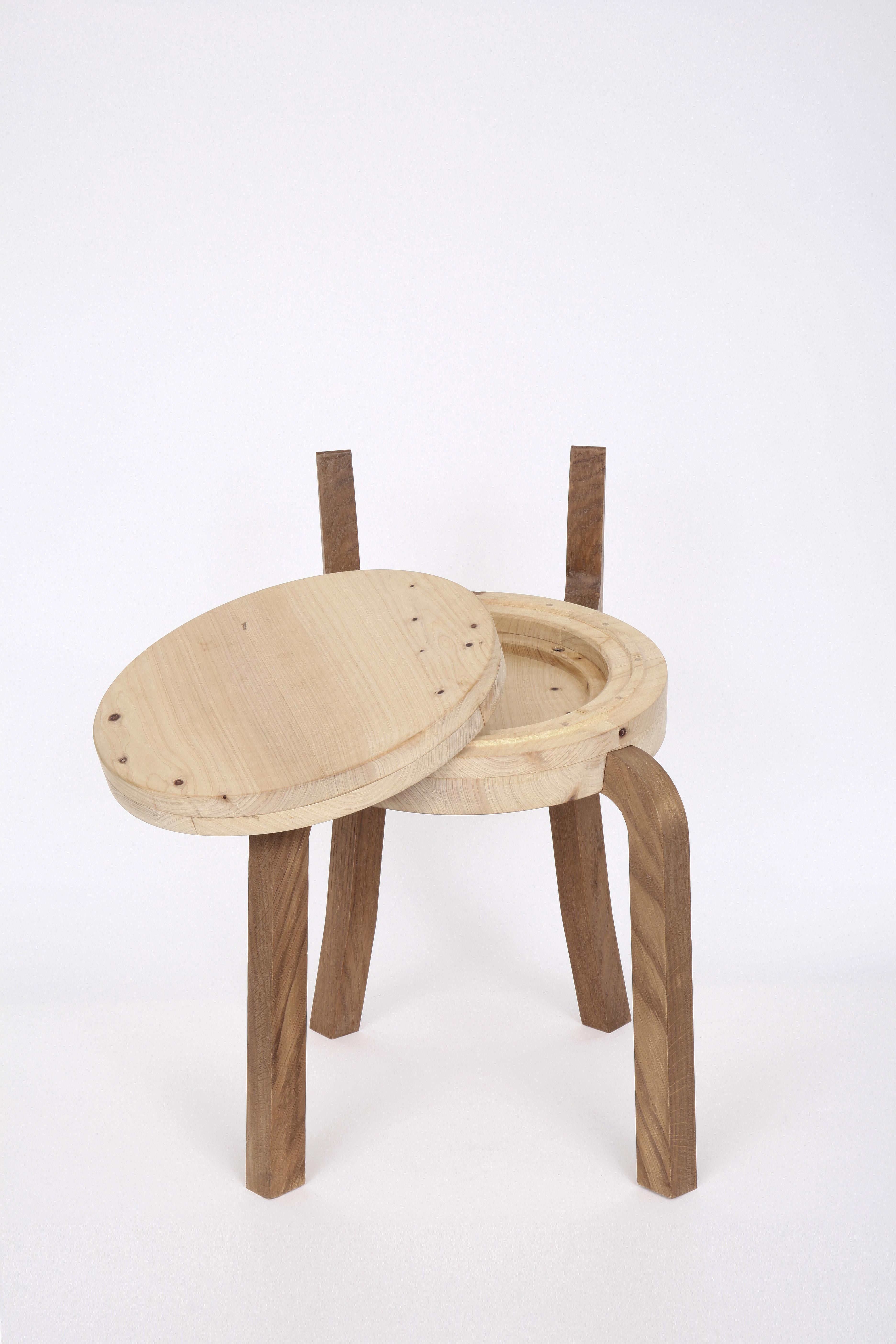 Taburete escultórico DOTTOD 002 - Homenaje generado por IA al taburete 60 de Alvar Aalto, 1933 Madera dura en venta