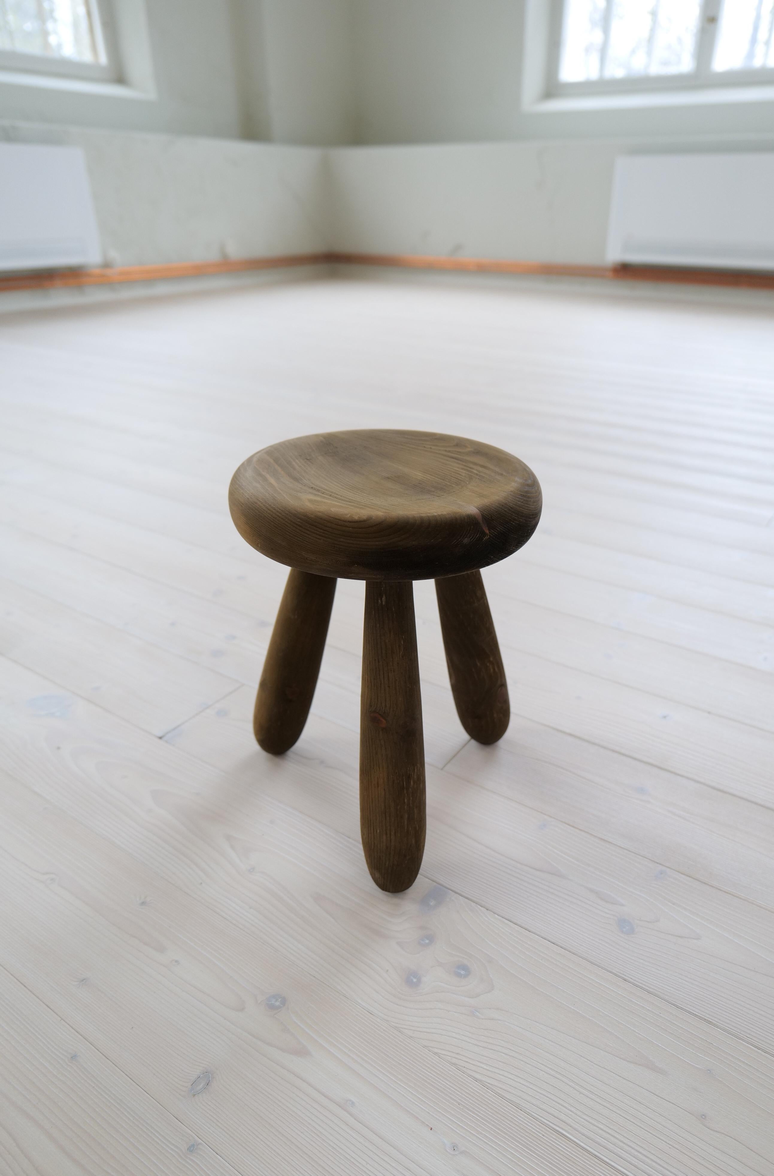 Sculptural Stool in Stained Pine, Attributed to Ingvar Hildingsson, Sweden 1970 For Sale 1