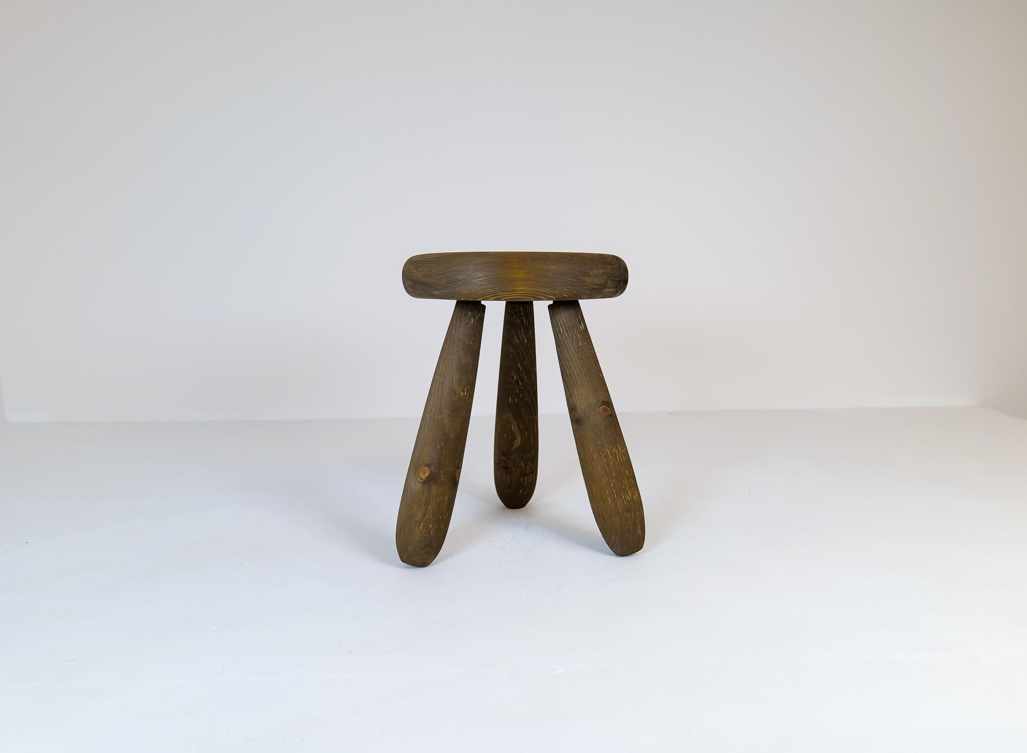 Mid-Century Modern Sculptural Stool in Stained Pine, Attributed to Ingvar Hildingsson, Sweden, 1970s For Sale