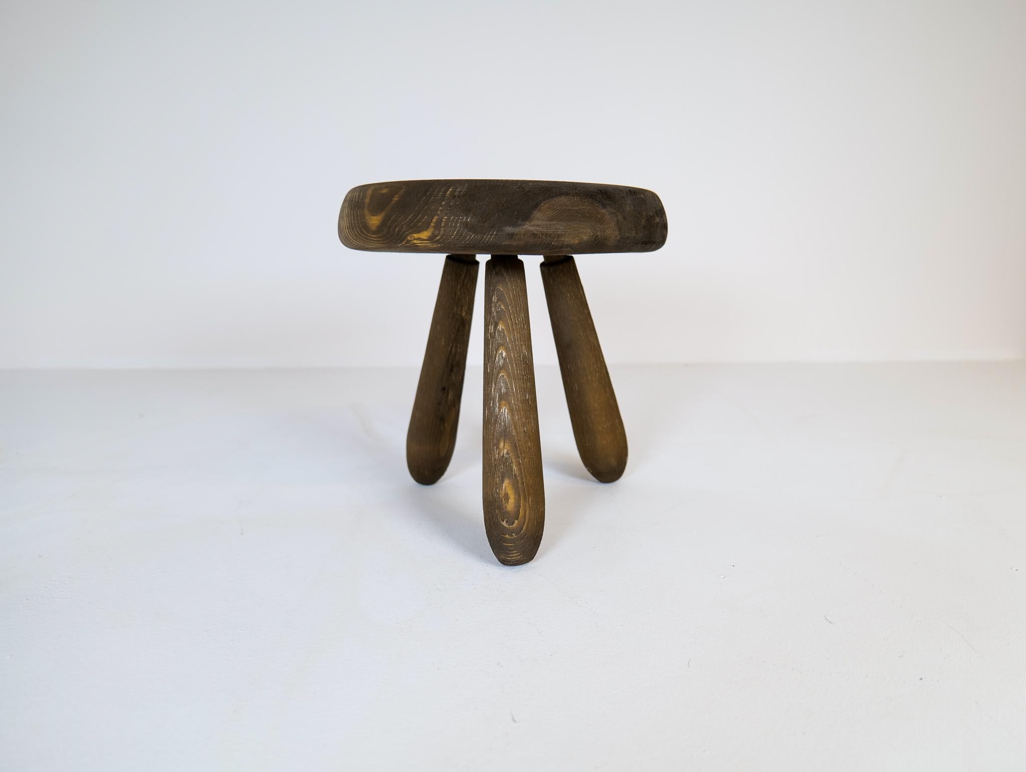 Mid-Century Modern Sculptural Stool in Stained Pine, Attributed to Ingvar Hildingsson, Sweden 1970s For Sale