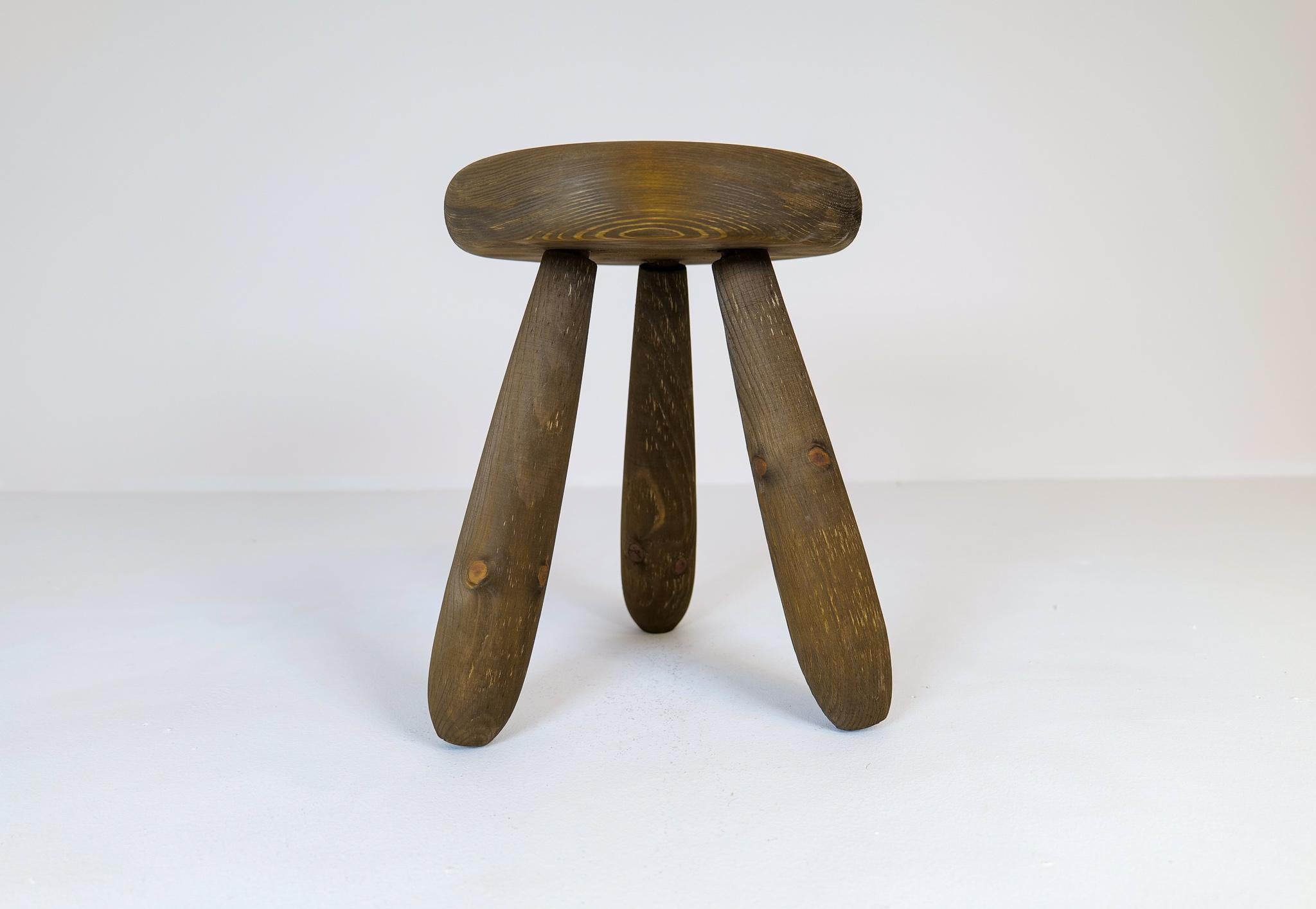 Swedish Sculptural Stool in Stained Pine, Attributed to Ingvar Hildingsson, Sweden, 1970s For Sale