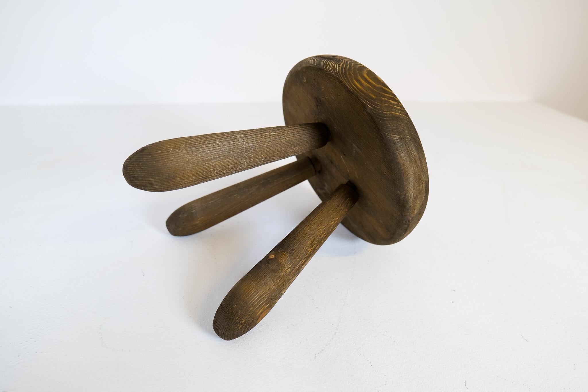 Sculptural Stool in Stained Pine, Attributed to Ingvar Hildingsson, Sweden 1970s For Sale 3