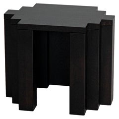 Sgabello / Tavolino scultoreo, massello di Oak Oak marrone scuro, brutalista, Cadence di Mokko