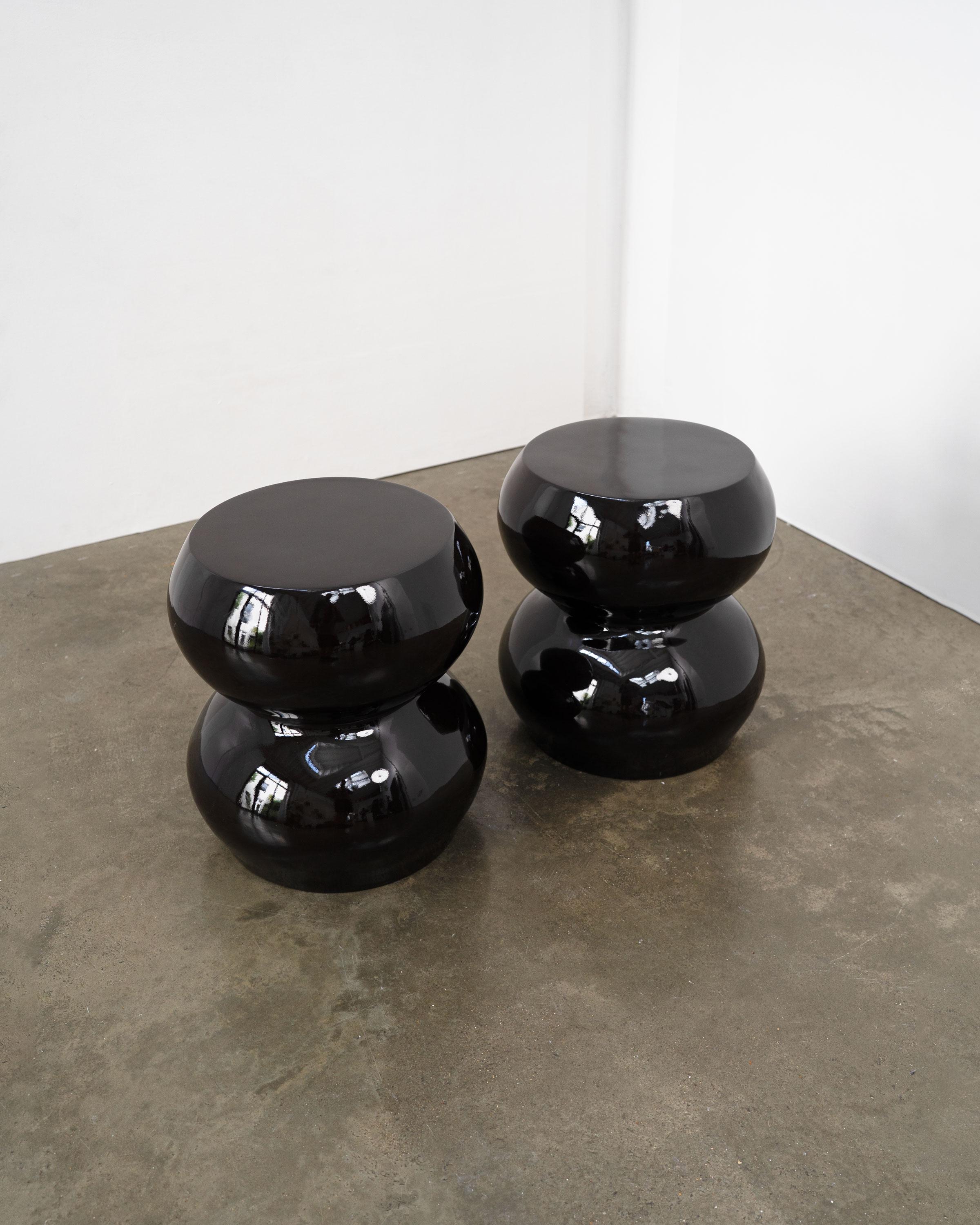 Postmoderne Tabourets / tables d'appoint sculpturaux, c.C. 1970 en vente