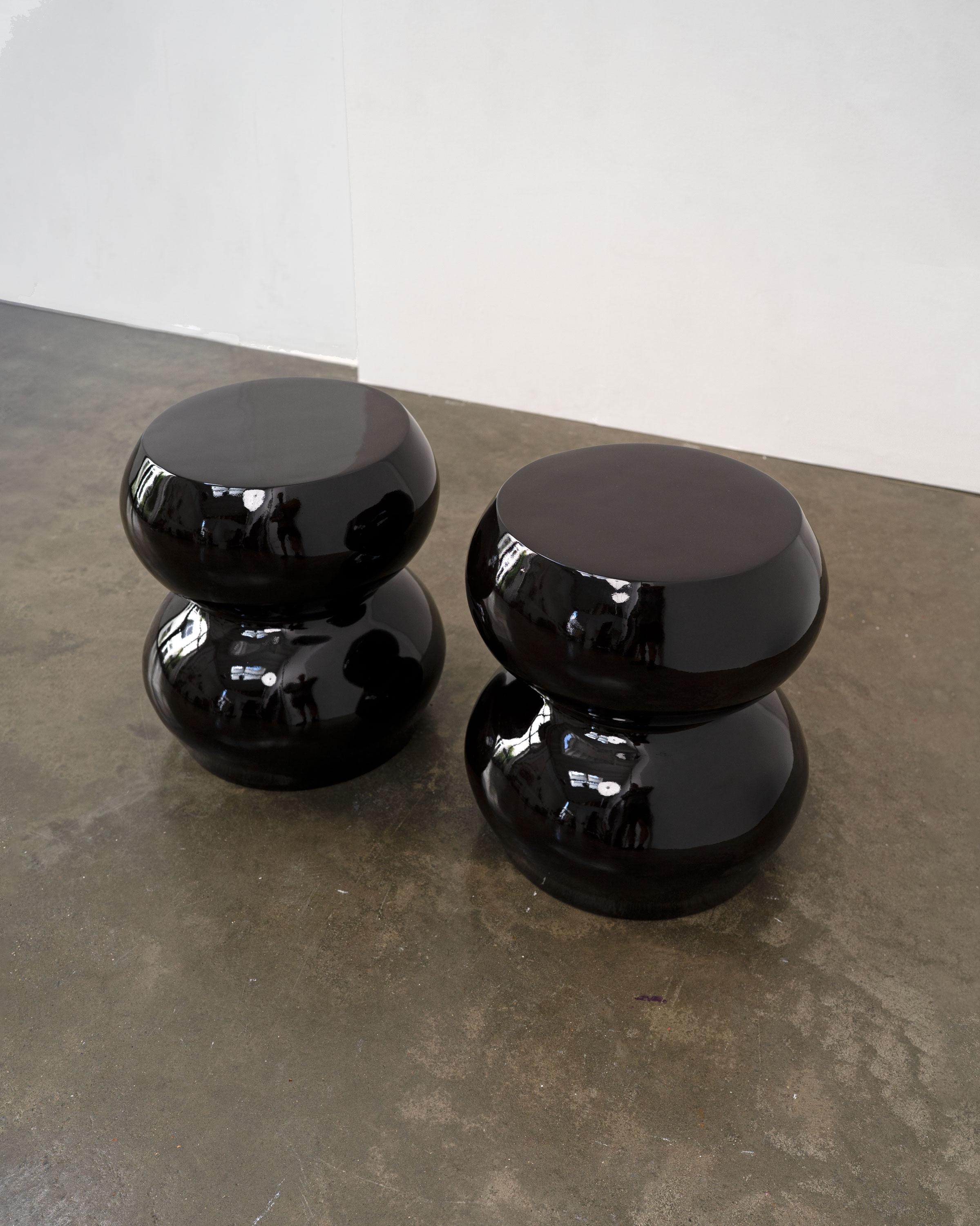 Inconnu Tabourets / tables d'appoint sculpturaux, c.C. 1970 en vente