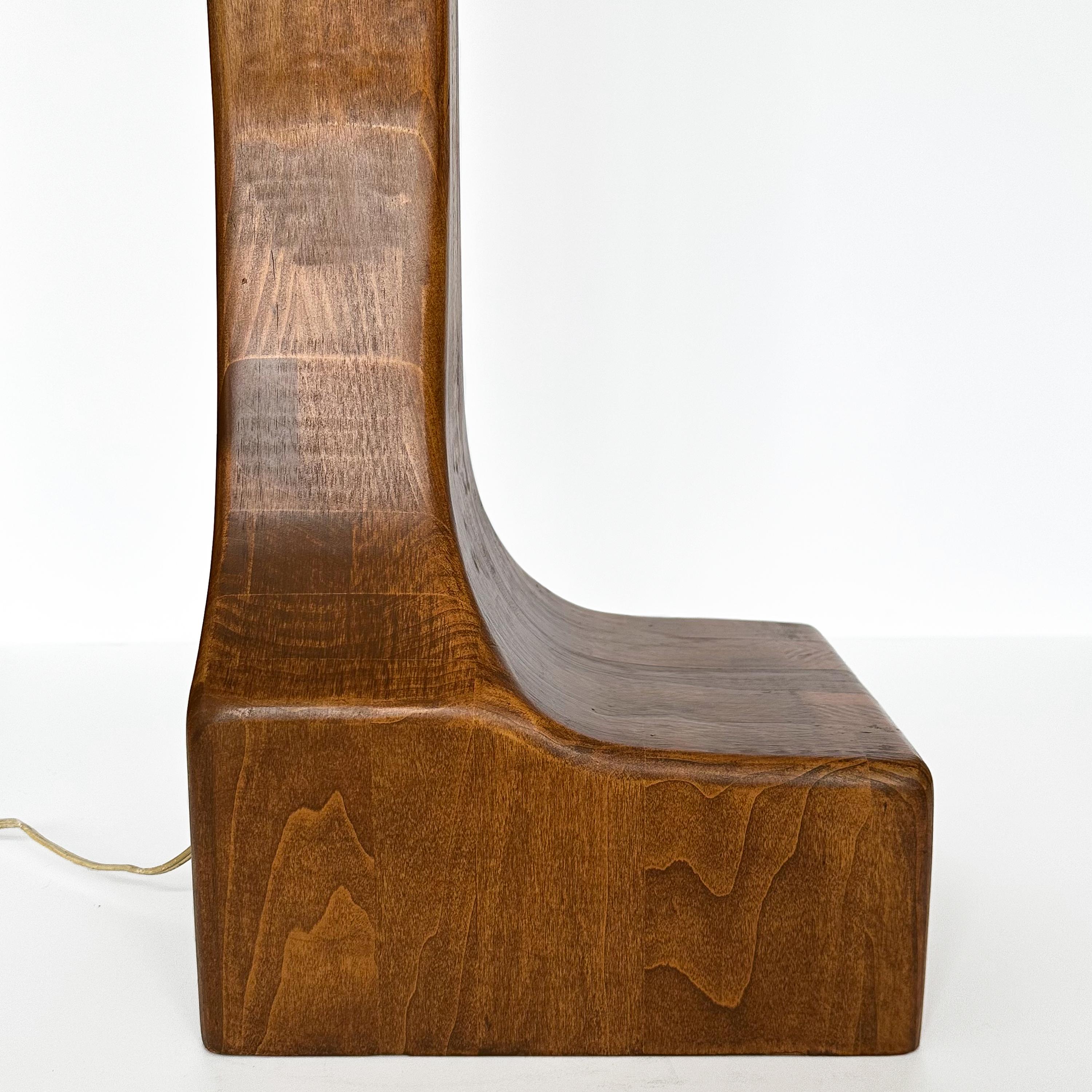 Skulpturale Studio Craft-Stehlampe aus geschnitztem Holz im Angebot 13