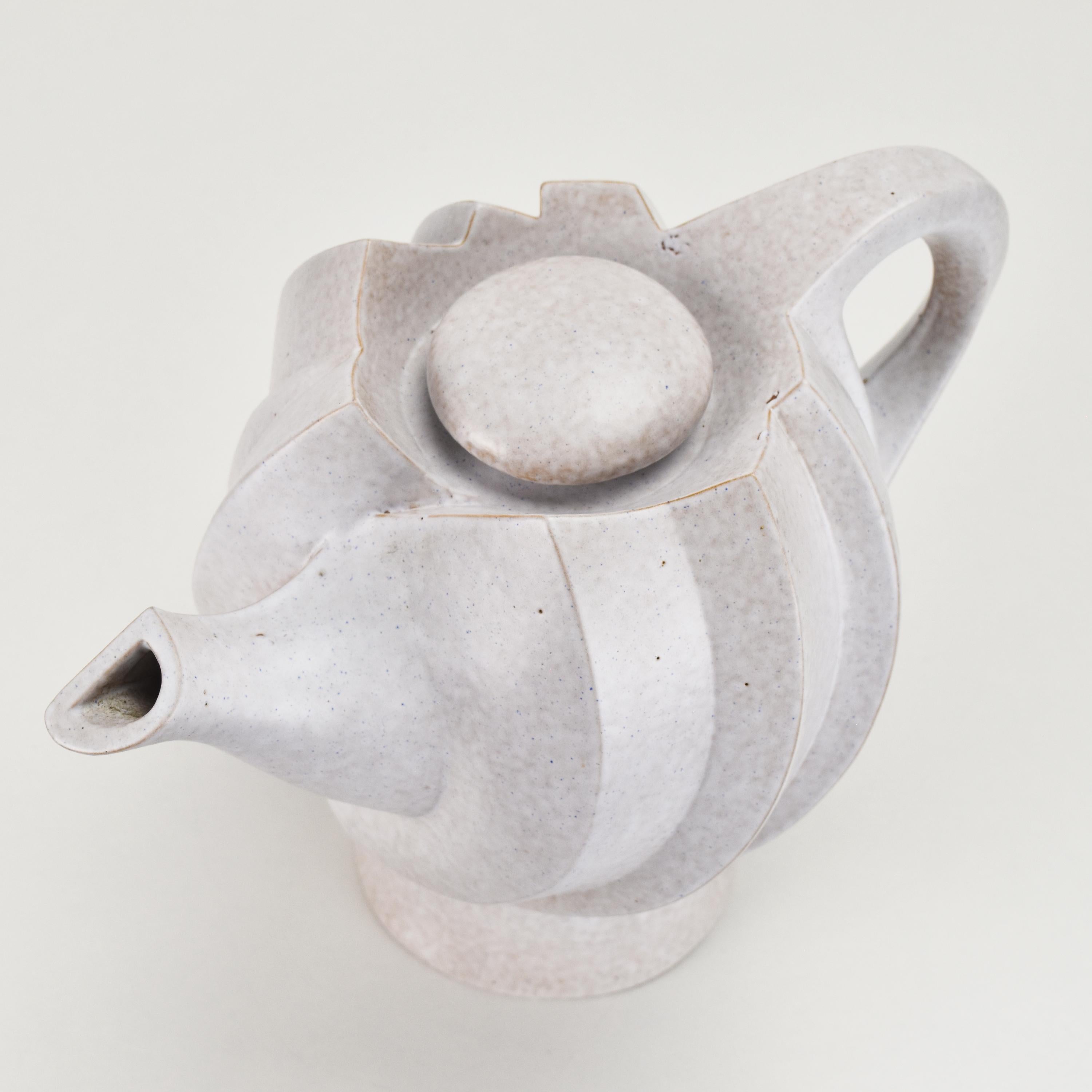 Sculptural Studio Pottery Ceramic Tea Coffee Pot Signed Memphis Mid Century In Good Condition For Sale In Bad Säckingen, DE